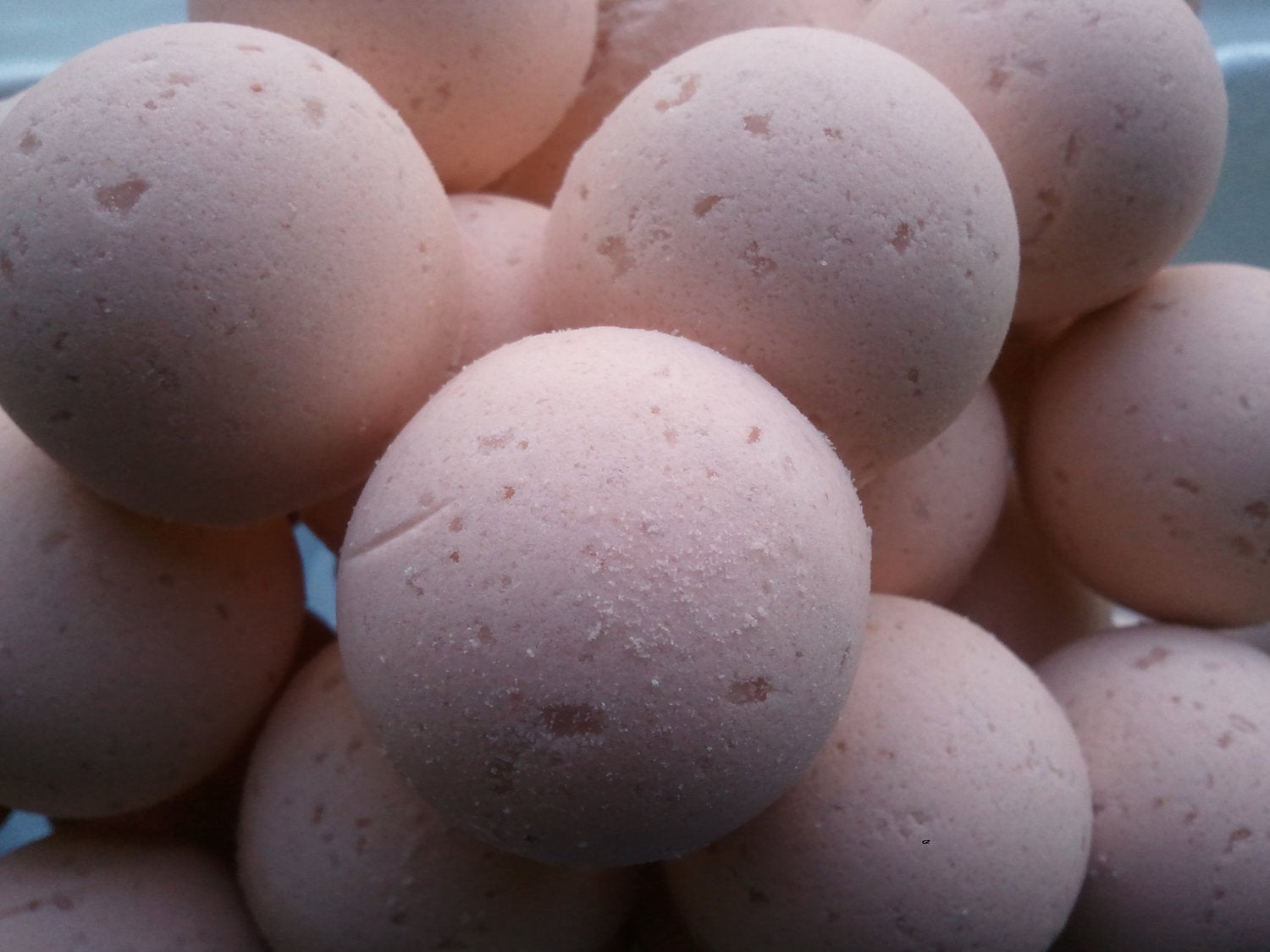 14 bath bombs in Amber Patchouli fragrance, gift bag bath fizzies, great for dry skin by Spa Pure