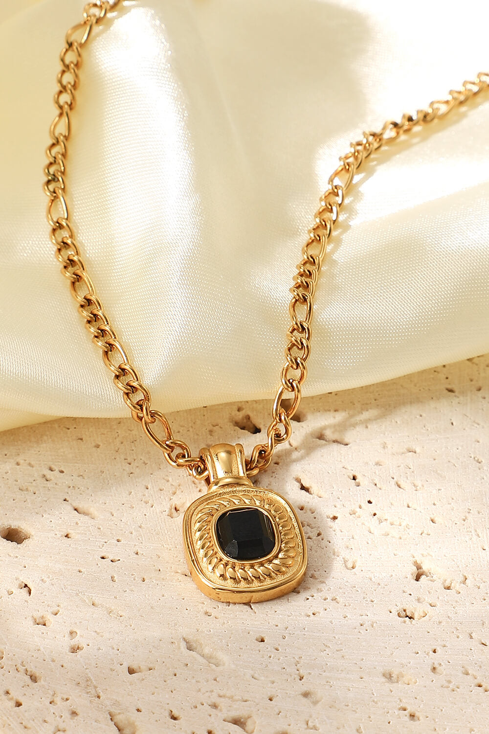 18K Gold Plated Inlaid Rhinestone Pendant Necklace - DestGlow