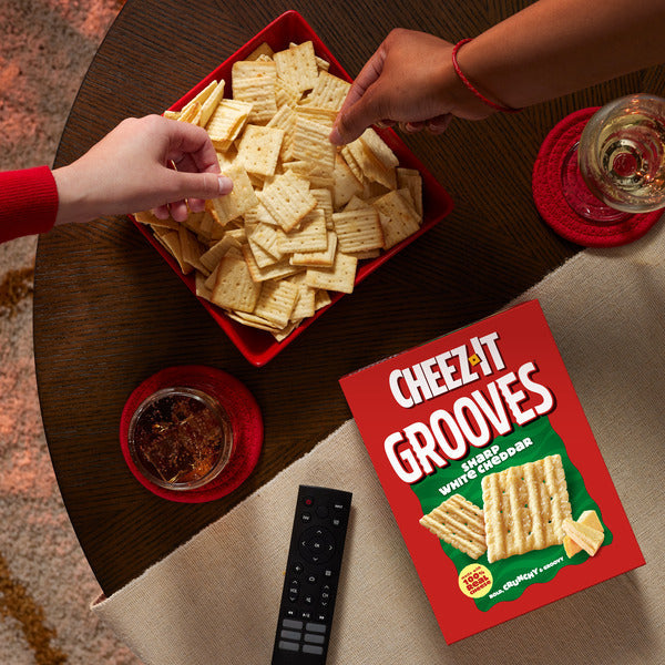 Cheez-It Grooves Sharp White Cheddar Crunchy Cheese Crackers, Snack Crackers, 9 oz