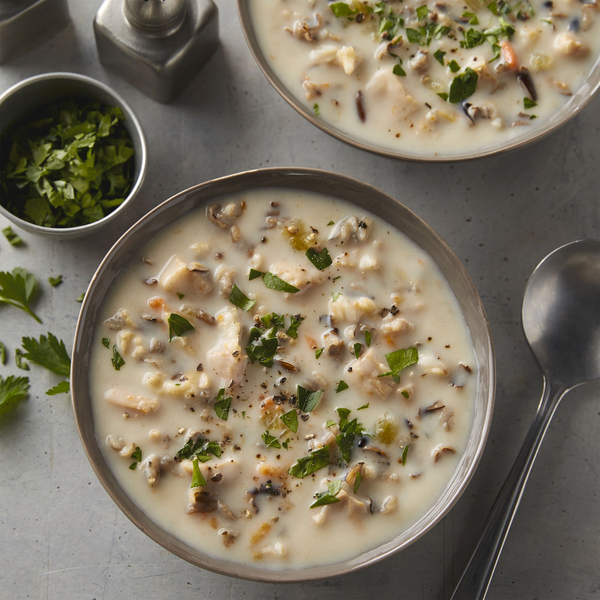 Progresso Rich & Hearty, Creamy Roasted Chicken Wild Rice Canned Soup, Gluten Free