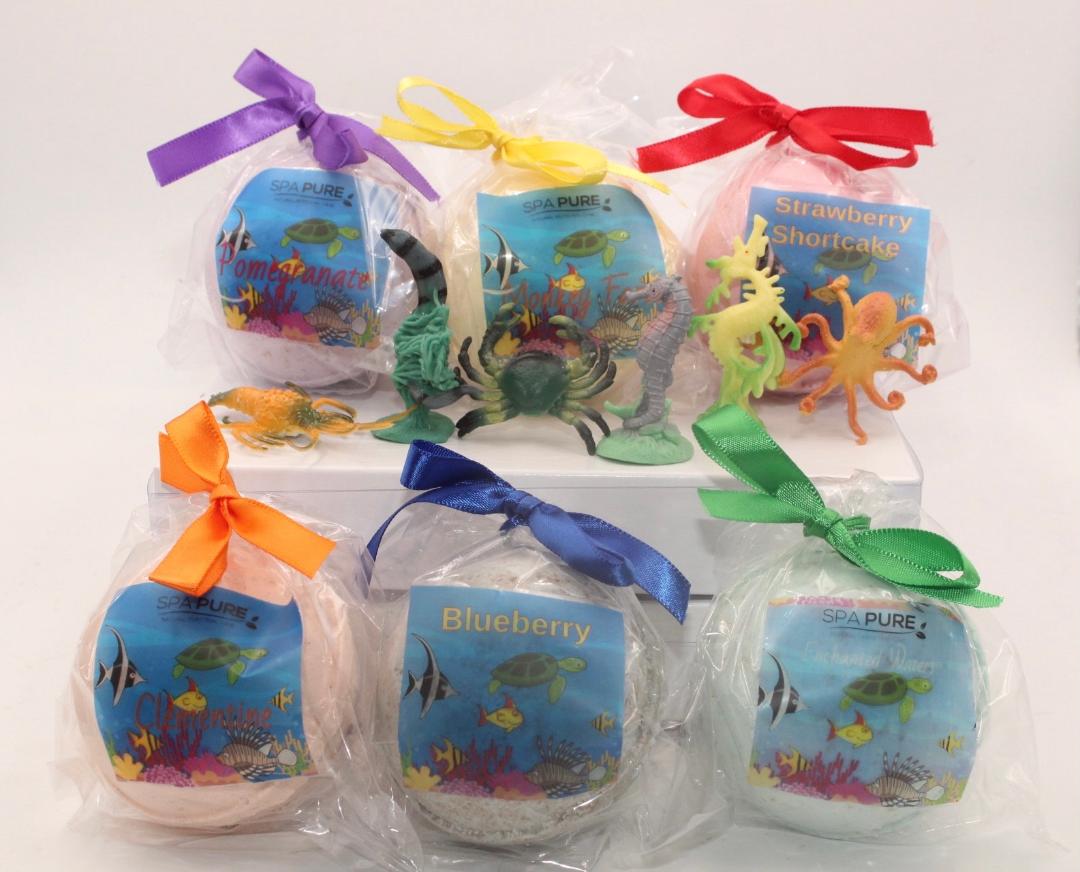 GIFT Set with SEA CREATURES - Bath Bombs with toys inside - 6 Large 5 oz, colorful, moisturizing by Spa Pure