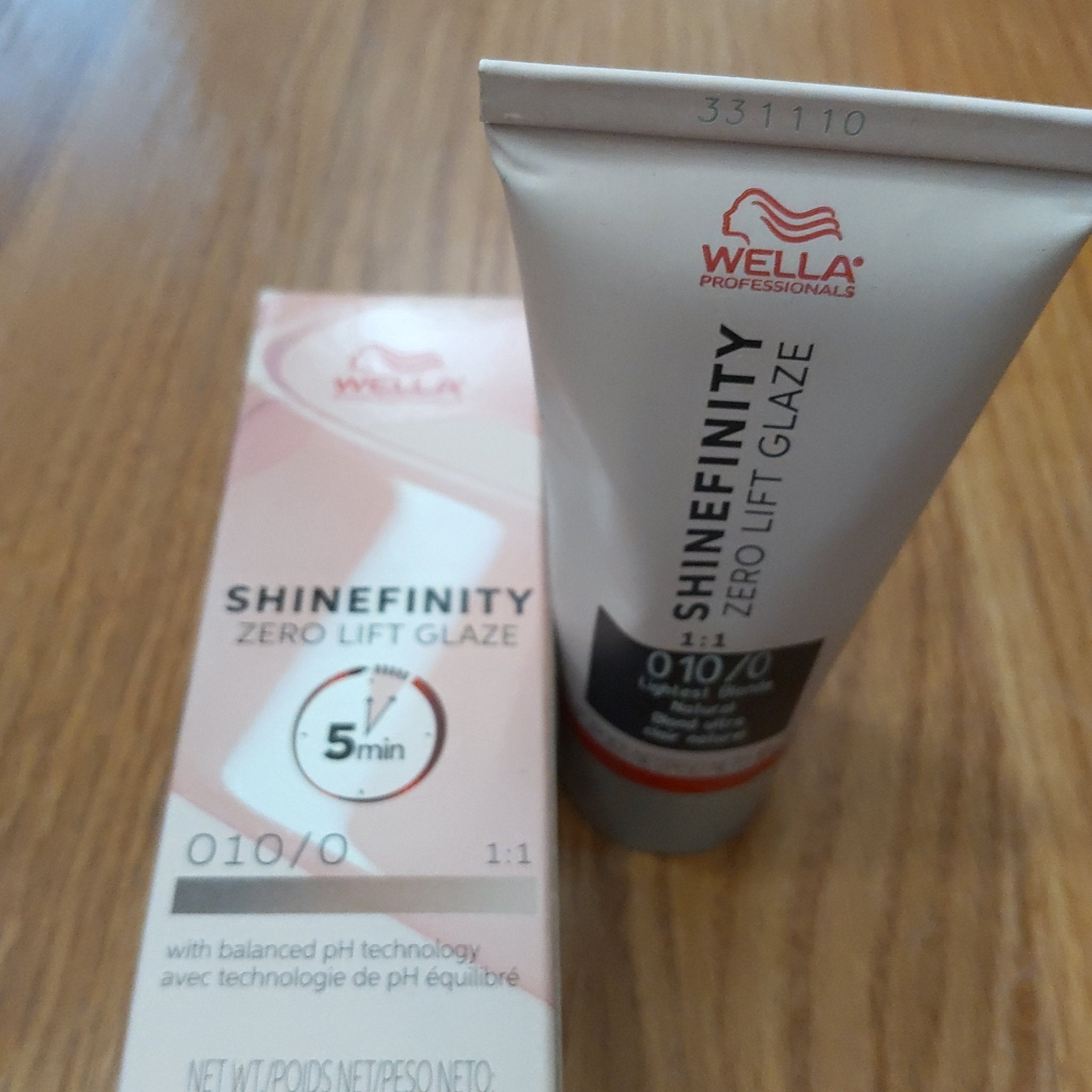 Wella Shinefinity Zero Lift Glaze 06/0, 2 oz
