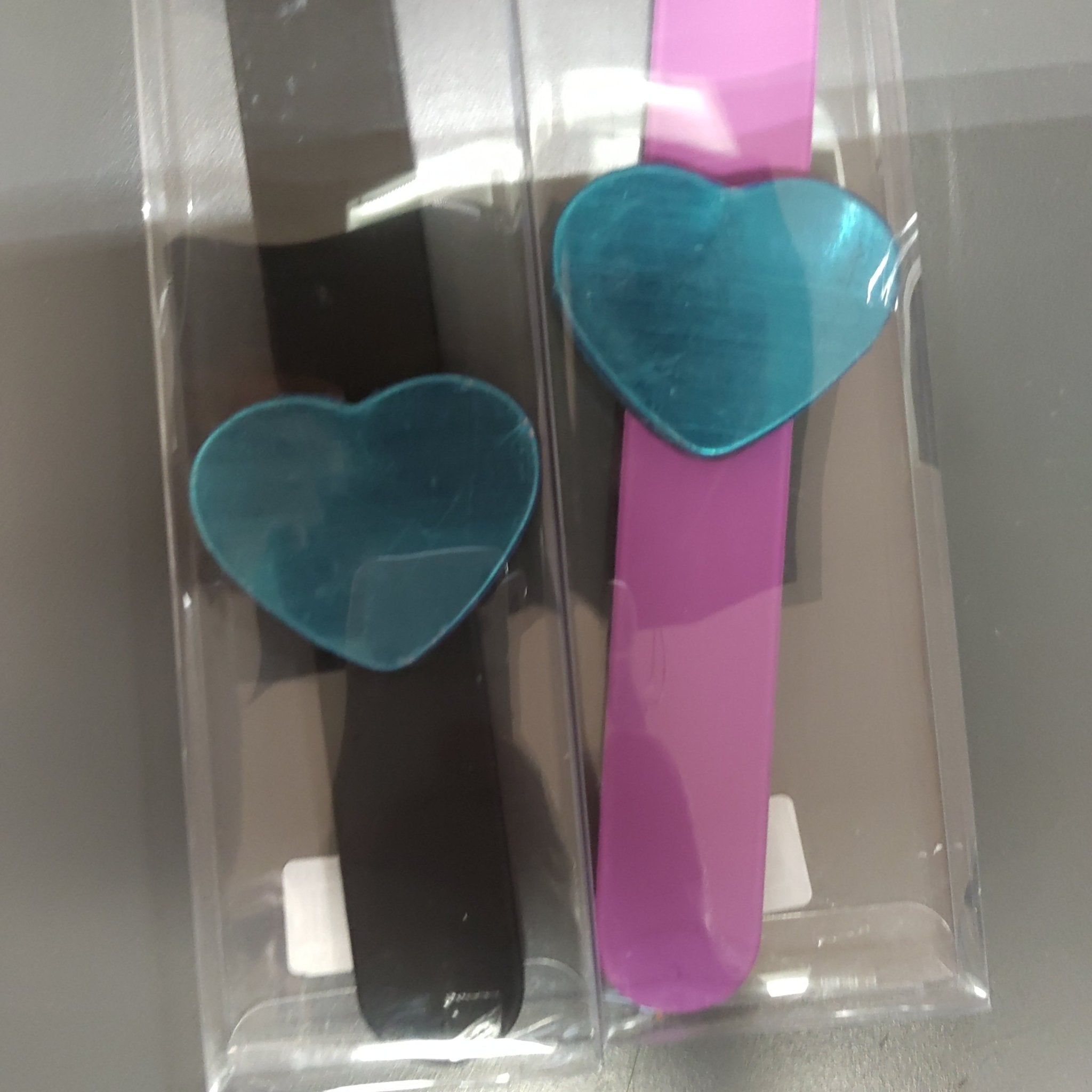 VIP Extensions Heart Shaped Magnetic Wristband Holder Hair Styling Tool
