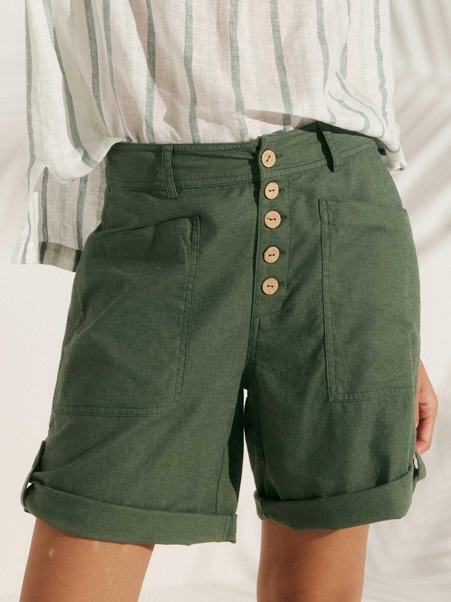 Linen Button-Fly Quarter Shorts LUCY by LINTICO