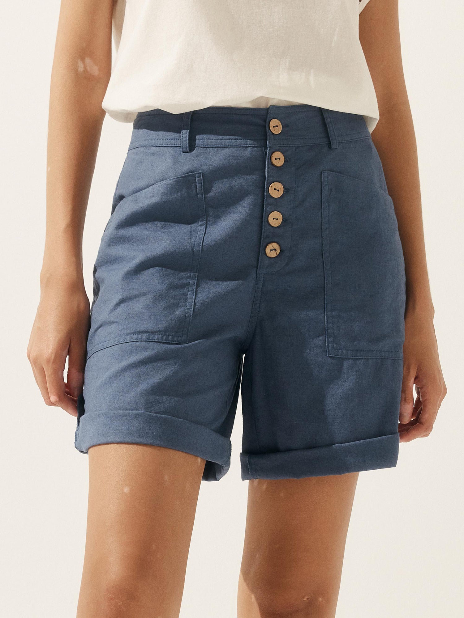 Linen Button-Fly Quarter Shorts LUCY by LINTICO