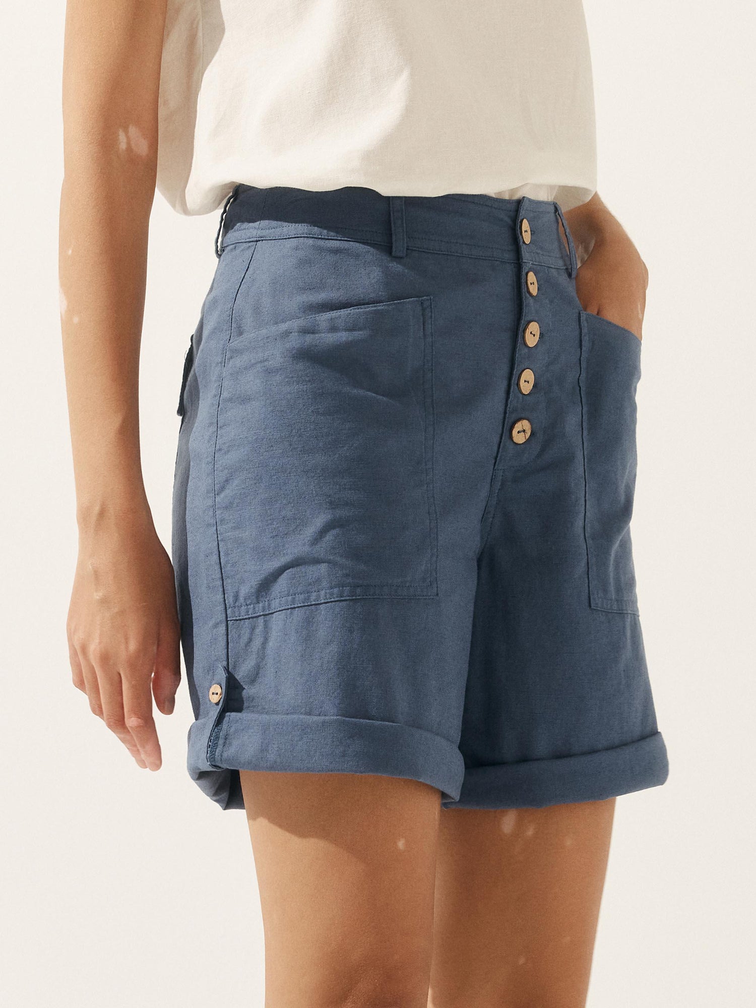 Linen Button-Fly Quarter Shorts LUCY by LINTICO