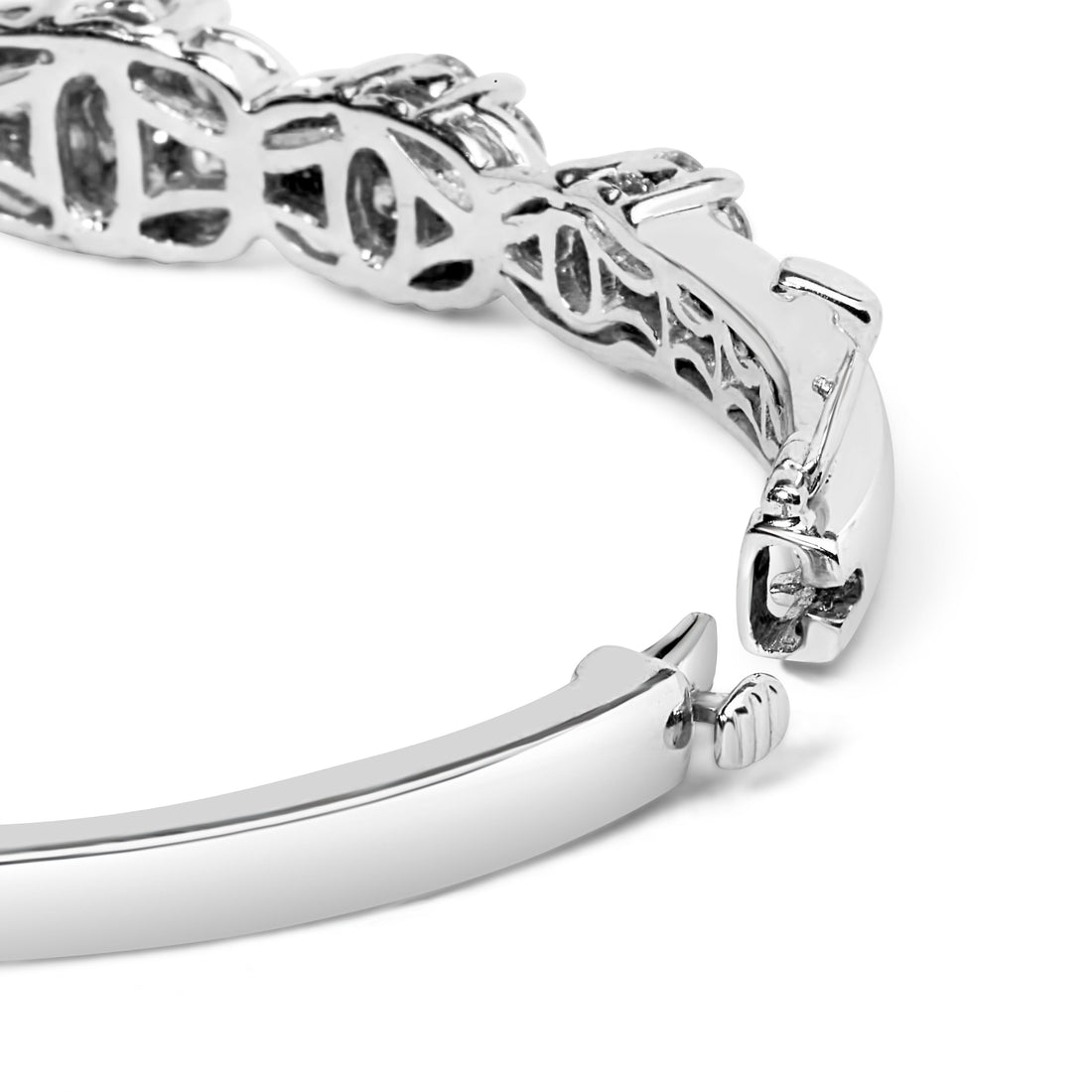 14K White Gold 2 1/2 Cttw Diamond Graduating Floral Cluster Bangle Bracelet (H-I Color, SI1-SI2 Clarity) - Fits Wrists up to 7.25" by Bids.com