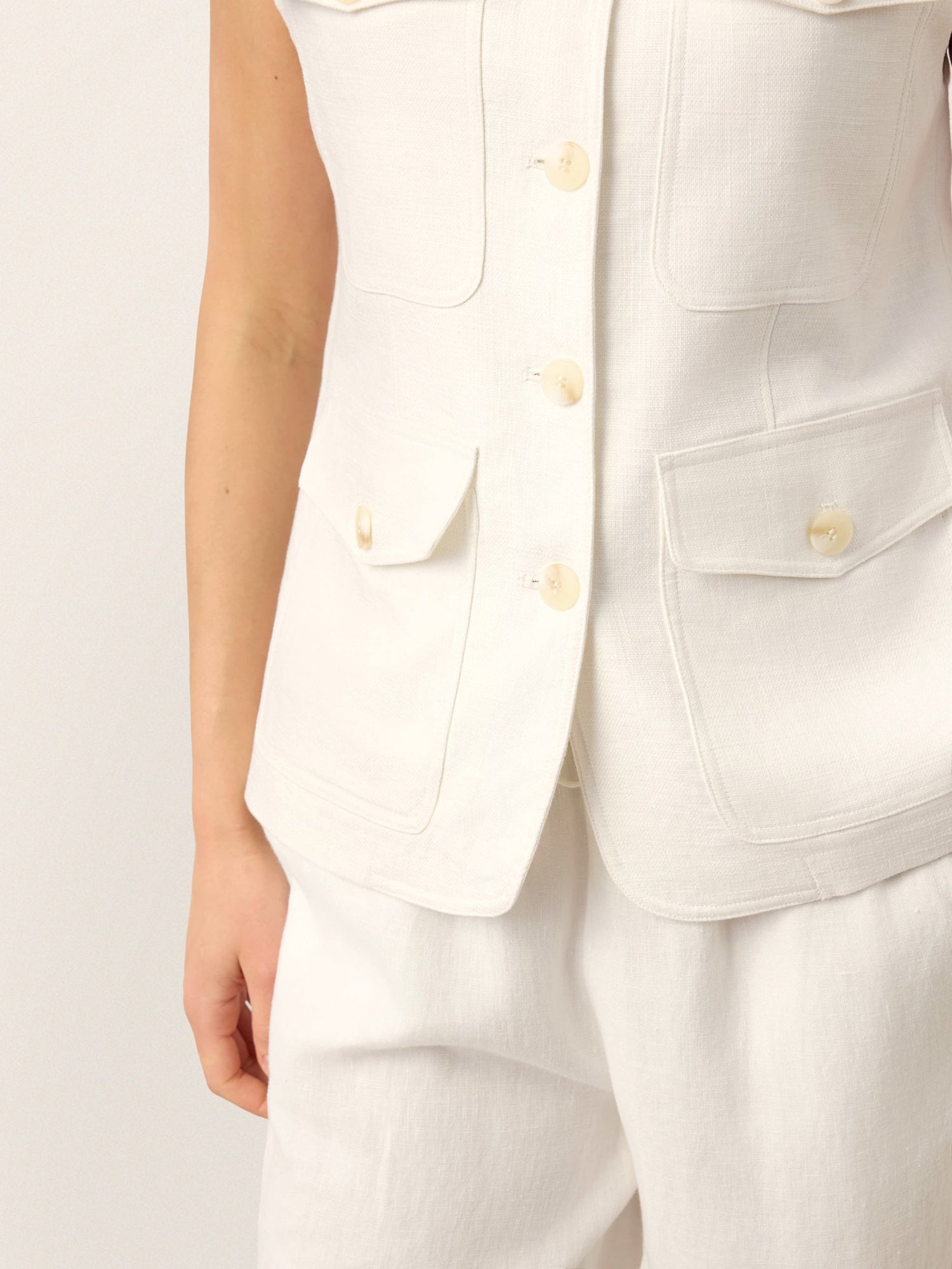 Linen Four-Pocket Tailored Sleeveless Vest COSIMA by LINTICO