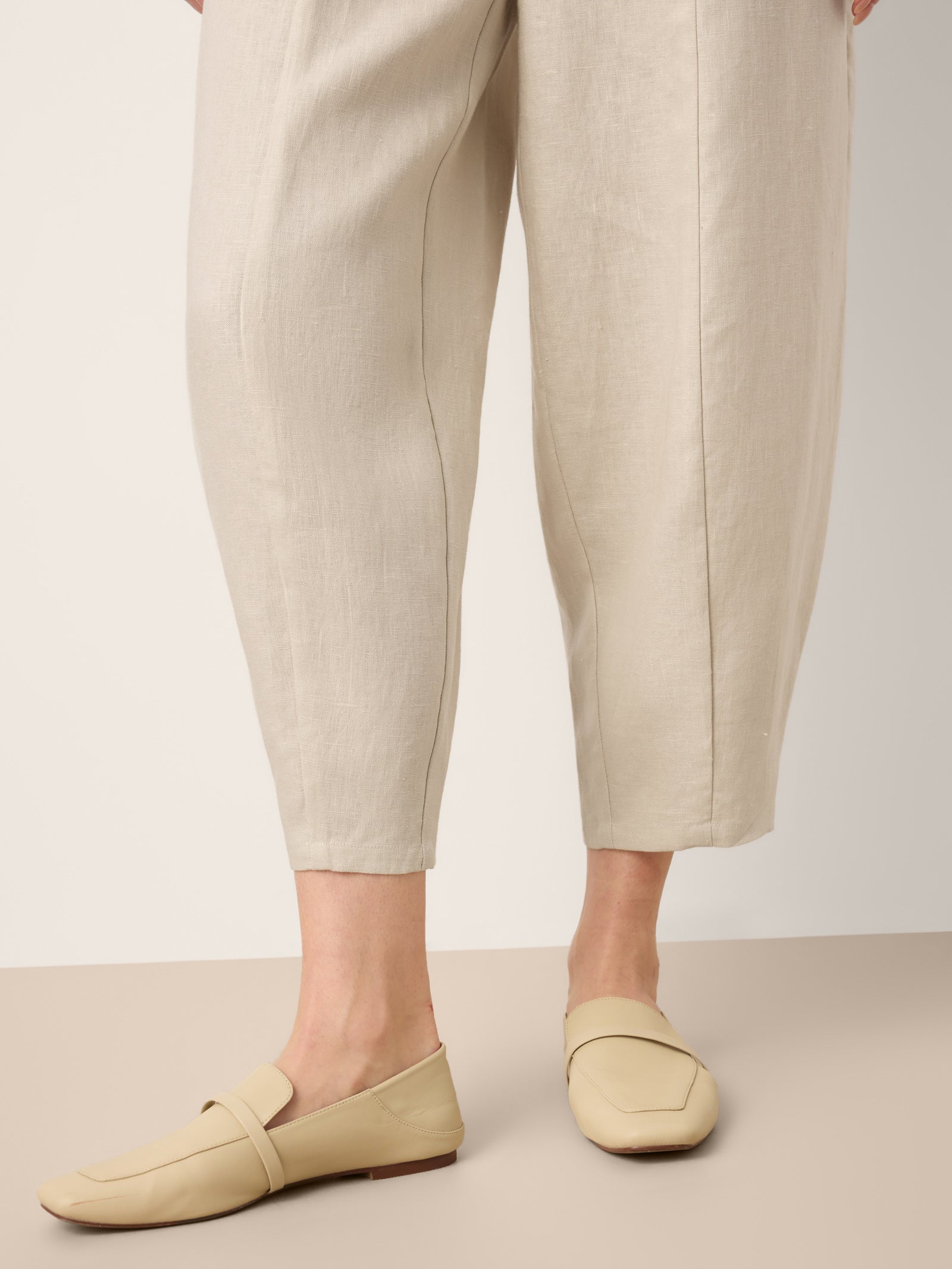 100% Linen Drawstring Waist Tapered Cropped Pants LANEY by LINTICO