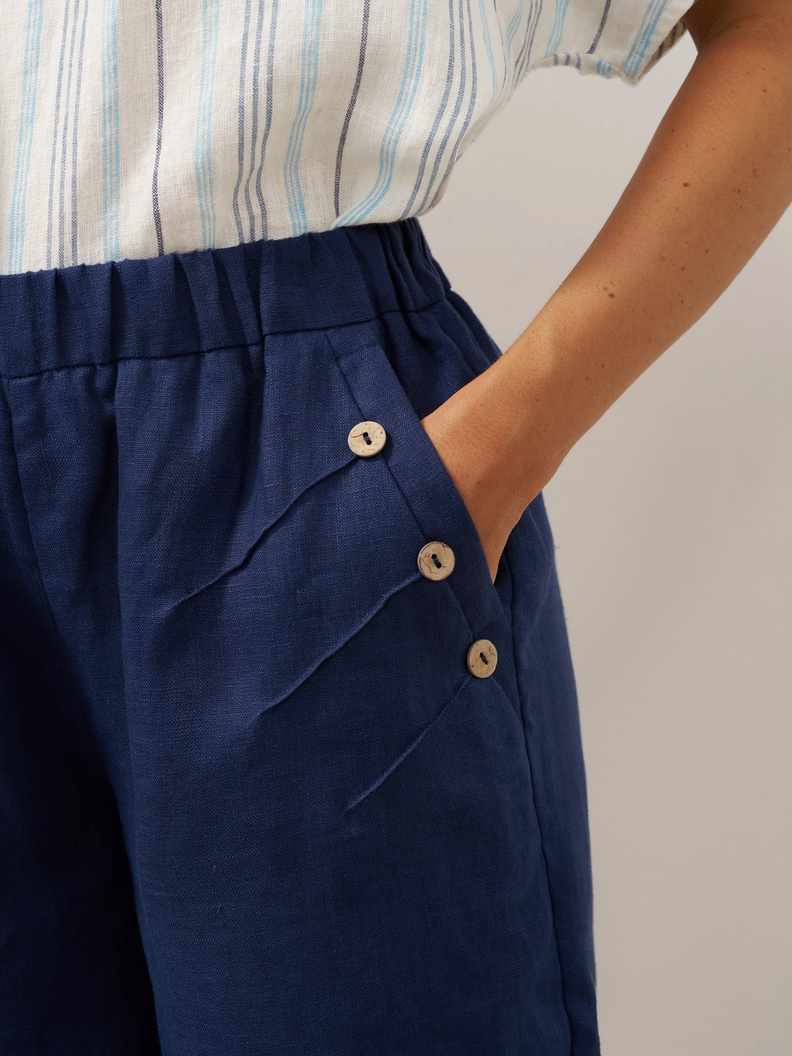 100% Linen Elastic Waistband Capri Pants ANNA by LINTICO