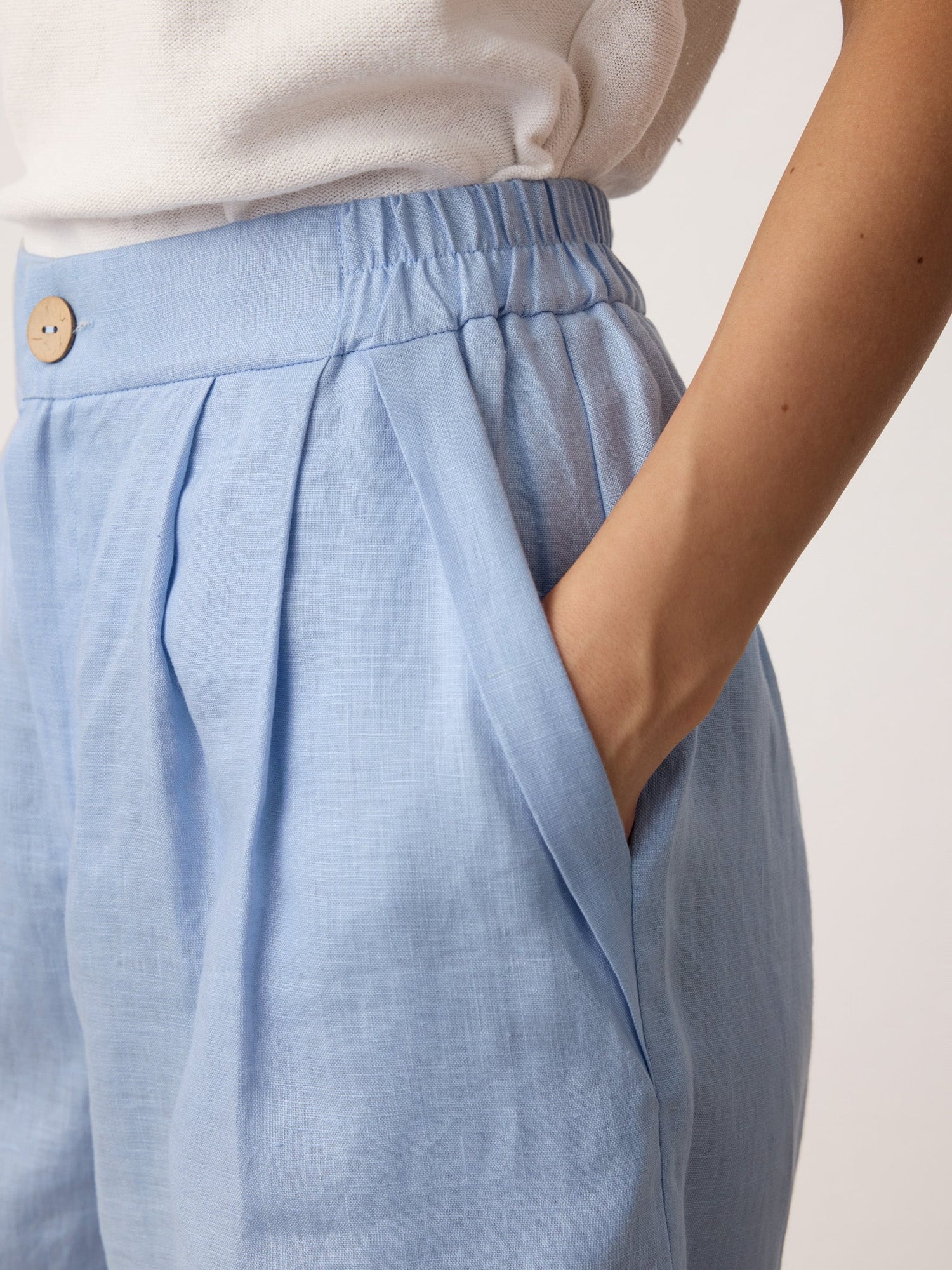 100% Linen Pleated Cuffed Shorts IRISSA by LINTICO