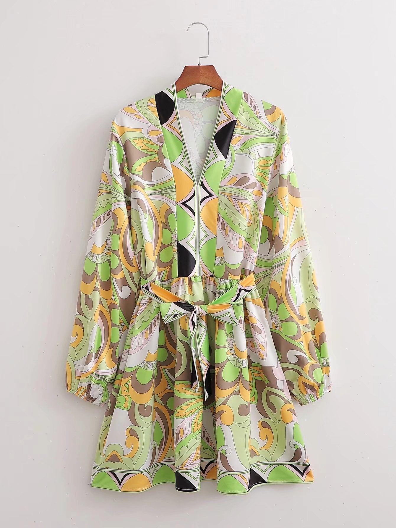 Sources Vintage Printed V neck Waist Controlled Long Sleeves Mid Length Dress Spring Summer Plus Size Slimming Dress 