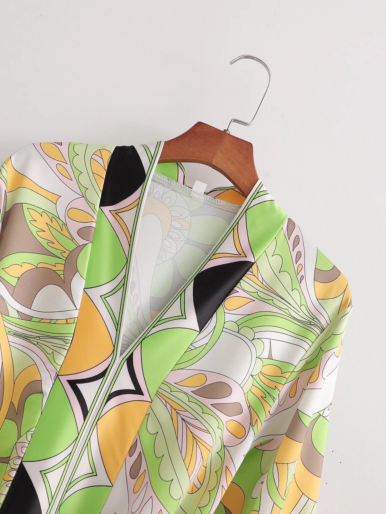 Sources Vintage Printed V neck Waist Controlled Long Sleeves Mid Length Dress Spring Summer Plus Size Slimming Dress 