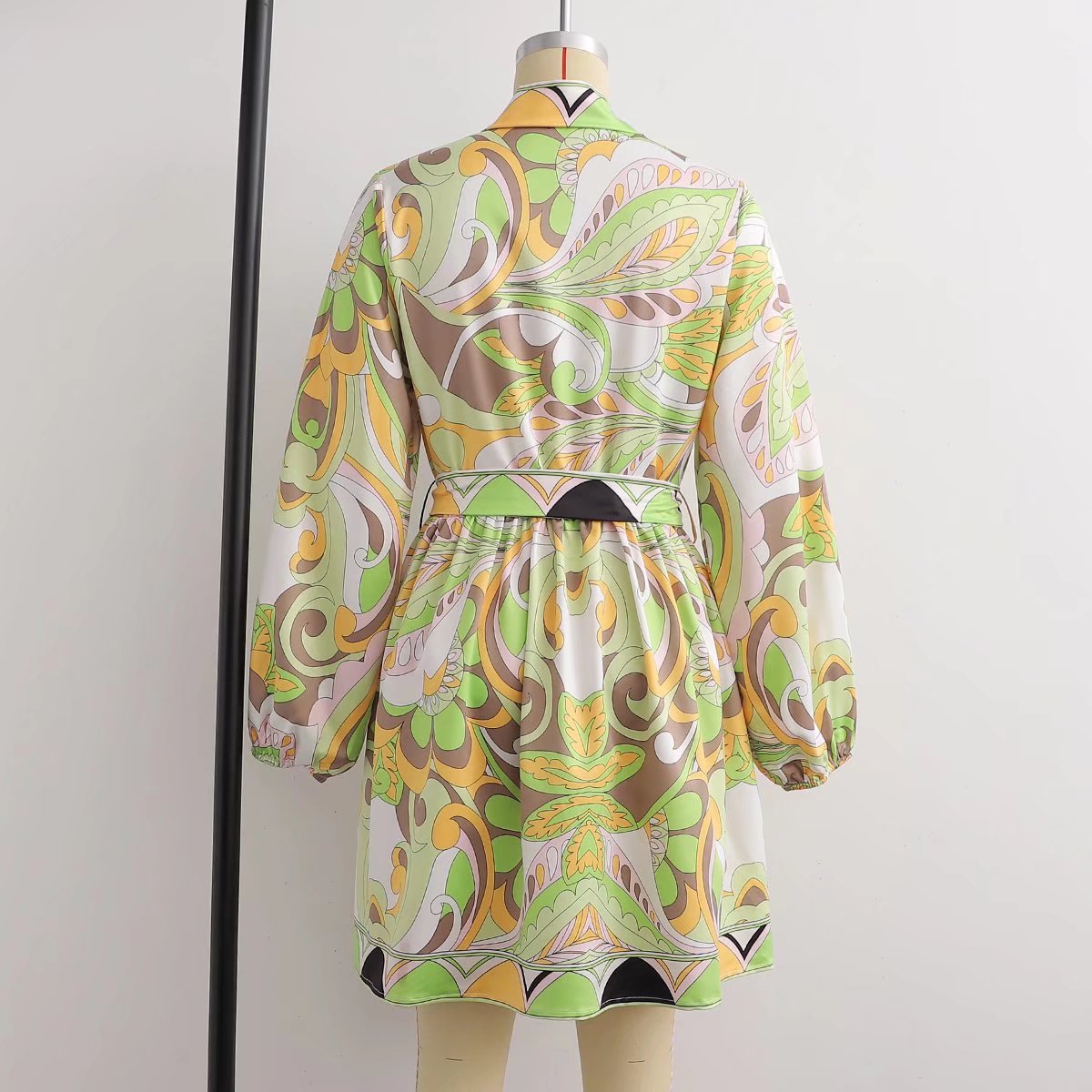 Sources Vintage Printed V neck Waist Controlled Long Sleeves Mid Length Dress Spring Summer Plus Size Slimming Dress 