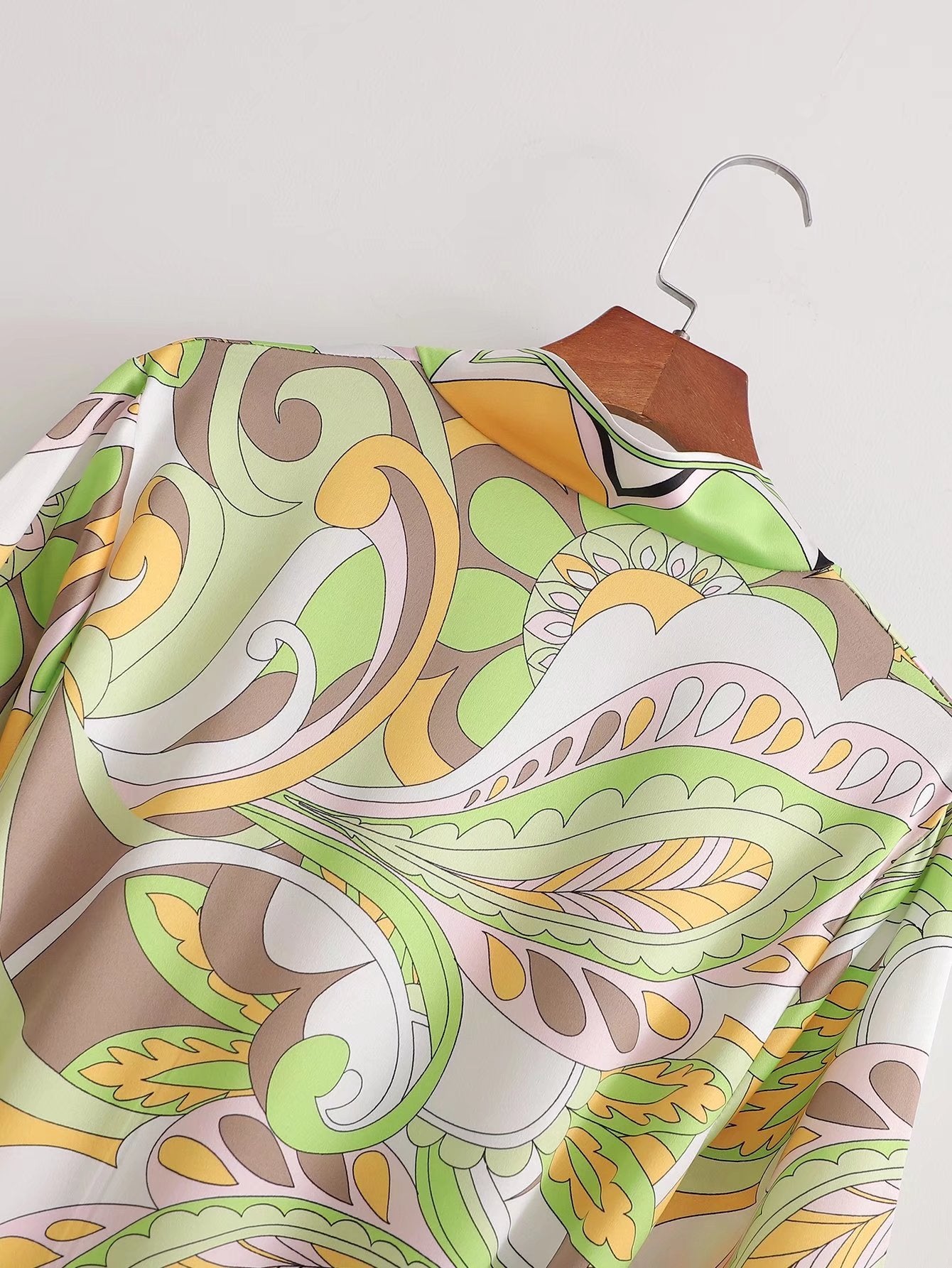 Sources Vintage Printed V neck Waist Controlled Long Sleeves Mid Length Dress Spring Summer Plus Size Slimming Dress 
