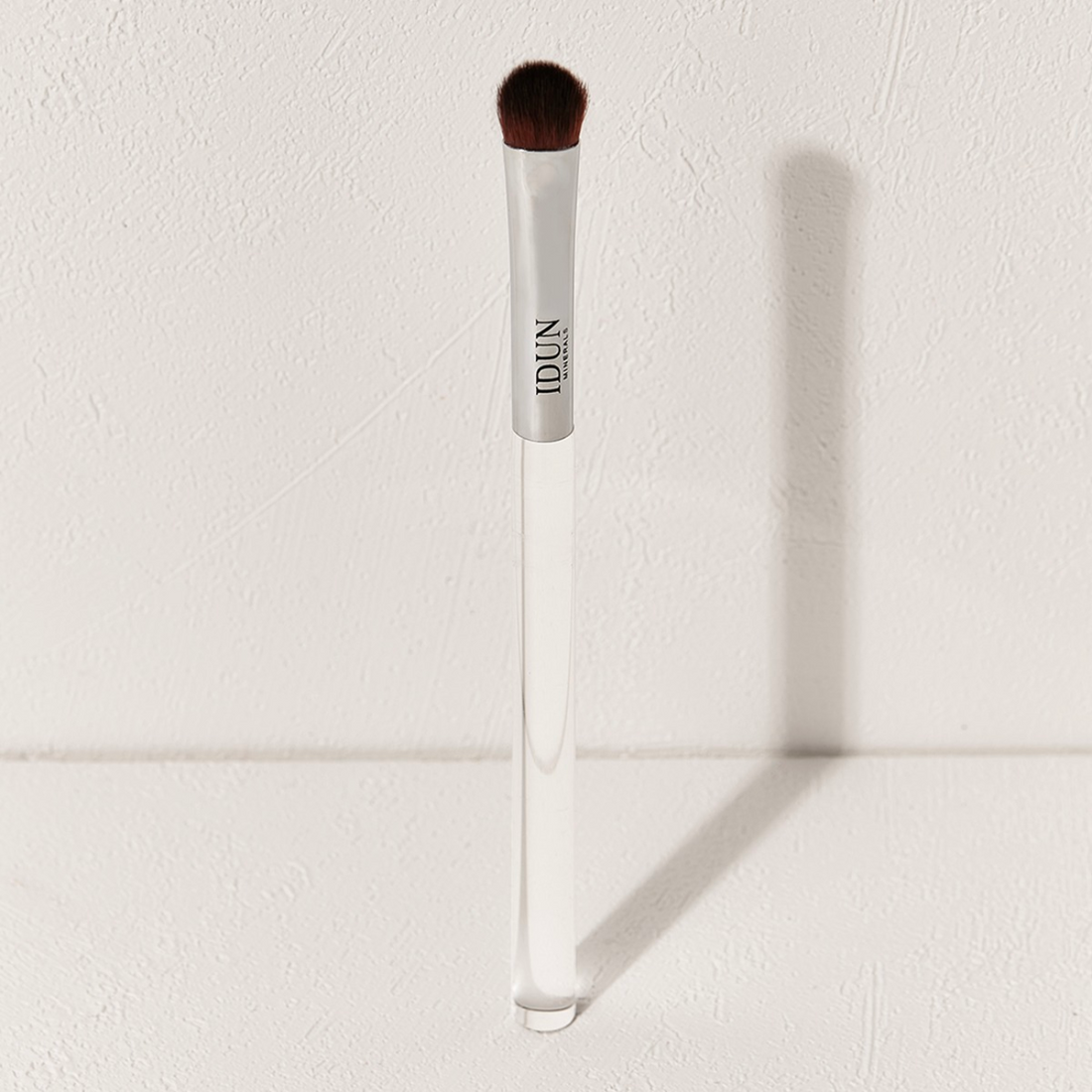 PRECISION EYESHADOW BRUSH by IDUN Minerals Inc.