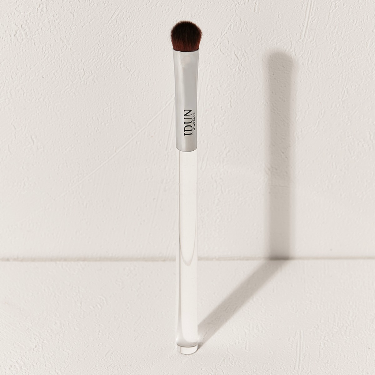PRECISION EYESHADOW BRUSH by IDUN Minerals Inc.