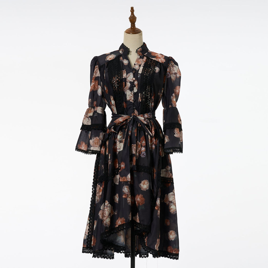 Women Retro And Sexy Dress With Lace Trim And Tie On Waistband by Ragazza