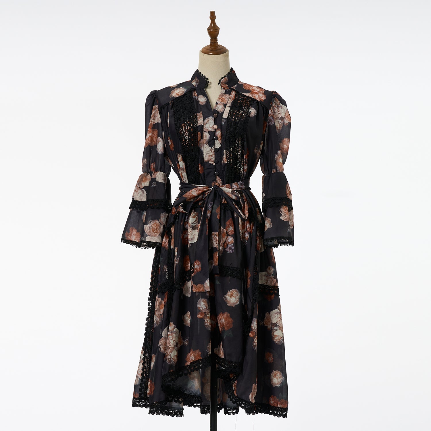 Women Retro And Sexy Dress With Lace Trim And Tie On Waistband by Ragazza