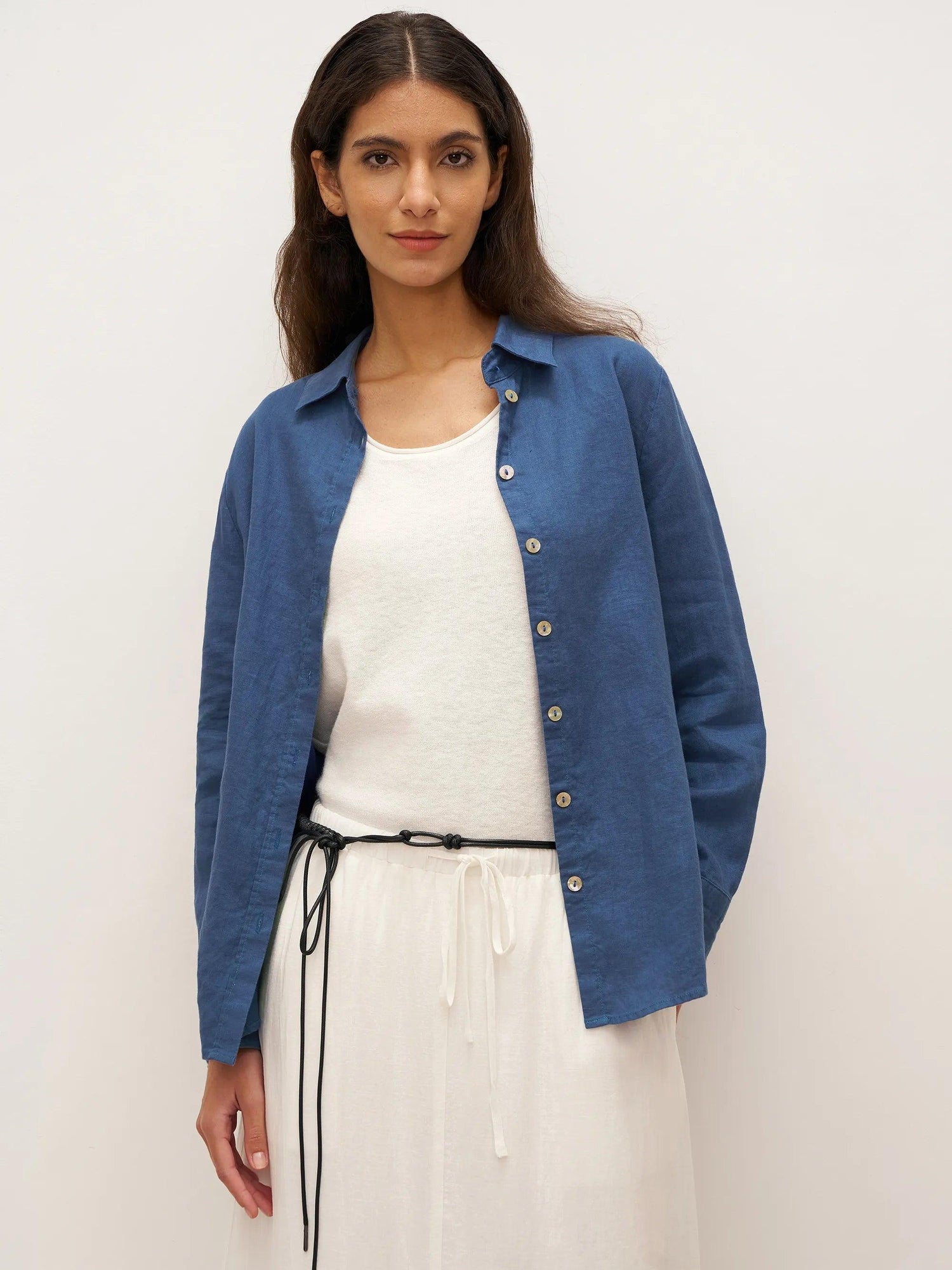 100% Linen Button-Front Shirt with Extended Hem JOVAN by LINTICO