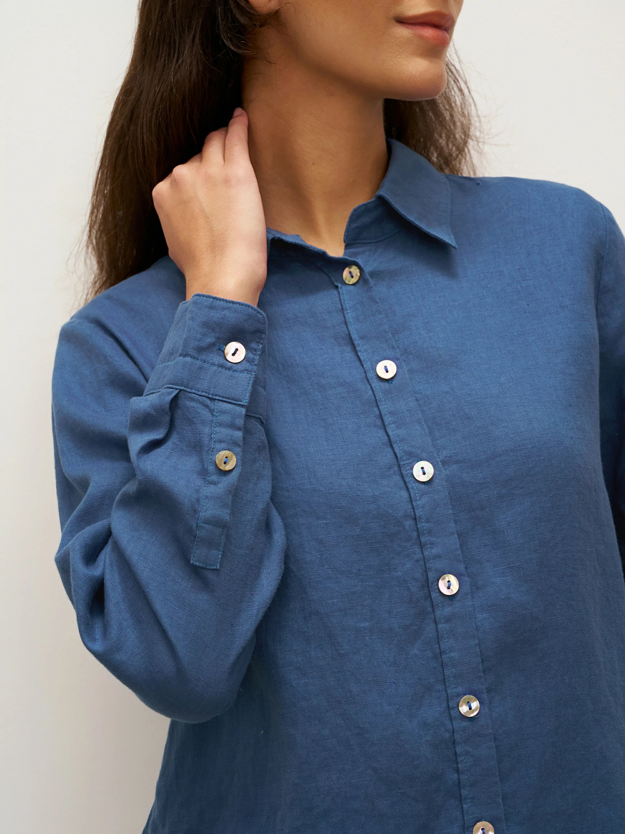100% Linen Button-Front Shirt with Extended Hem JOVAN by LINTICO