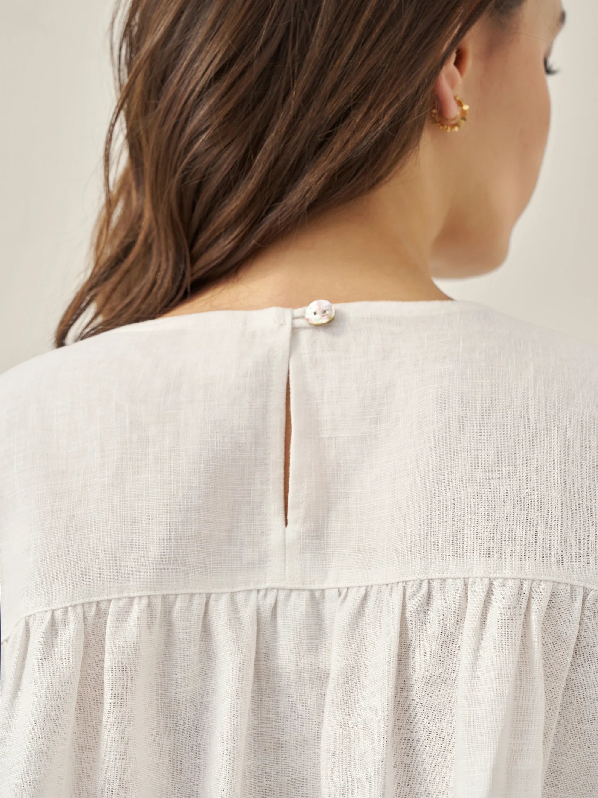 100% Linen Round Neck Pleated Pullover Top QUINLAN by LINTICO