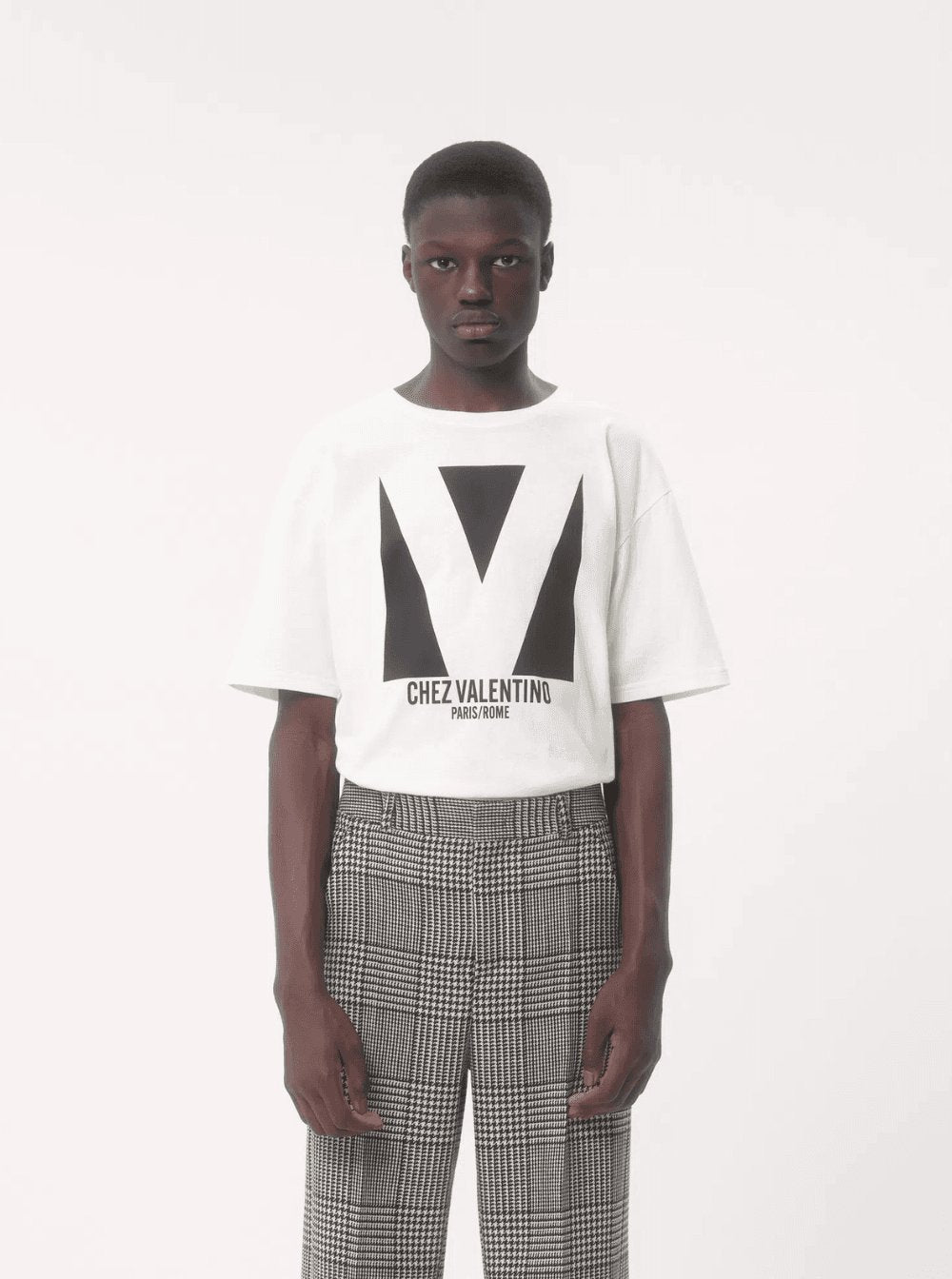 Valentino men chez white crewneck t-shirt with maxi logo print on the