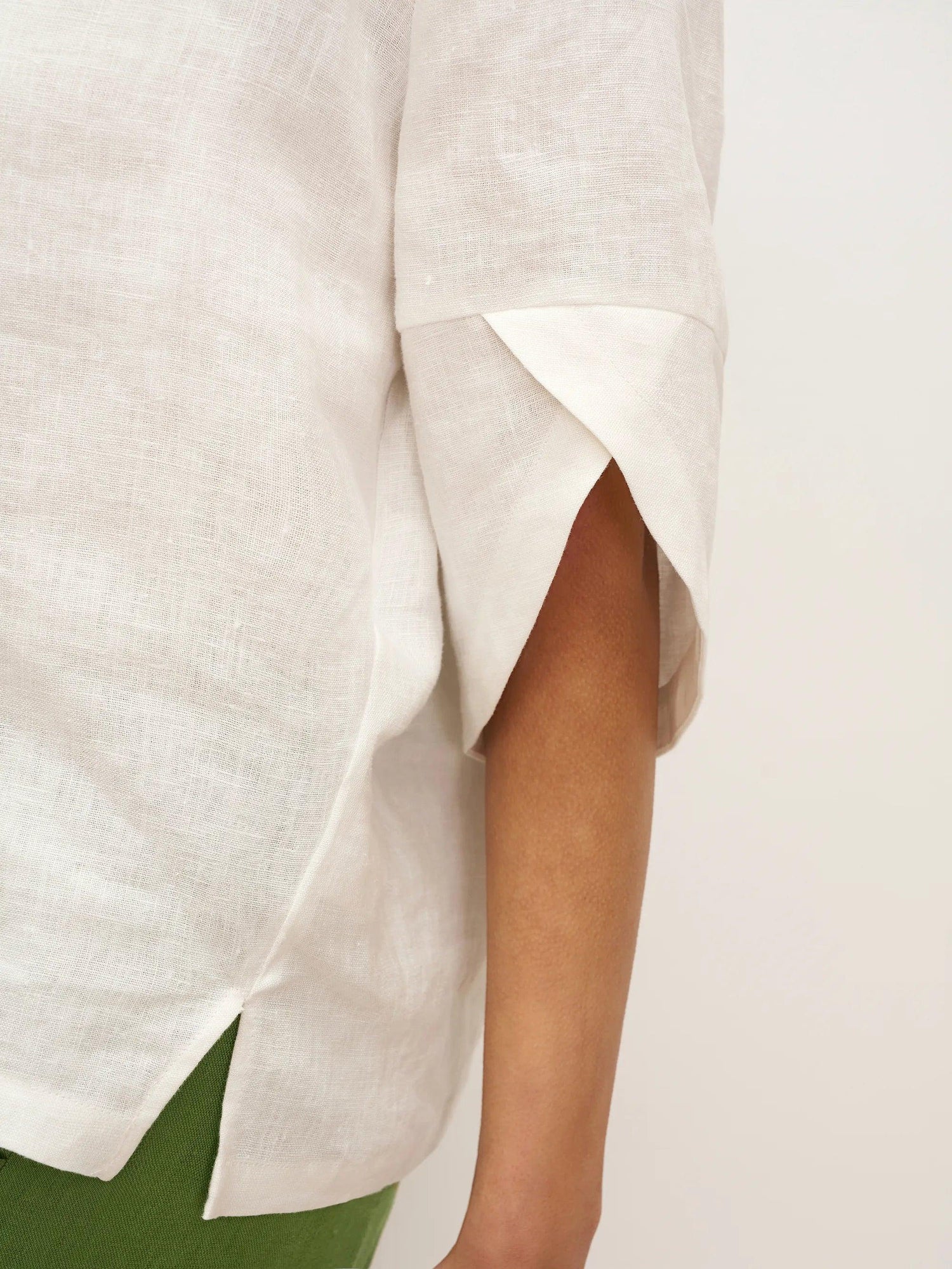 100% Linen Round Neck Petal-Sleeve Pullover LAUREL by LINTICO