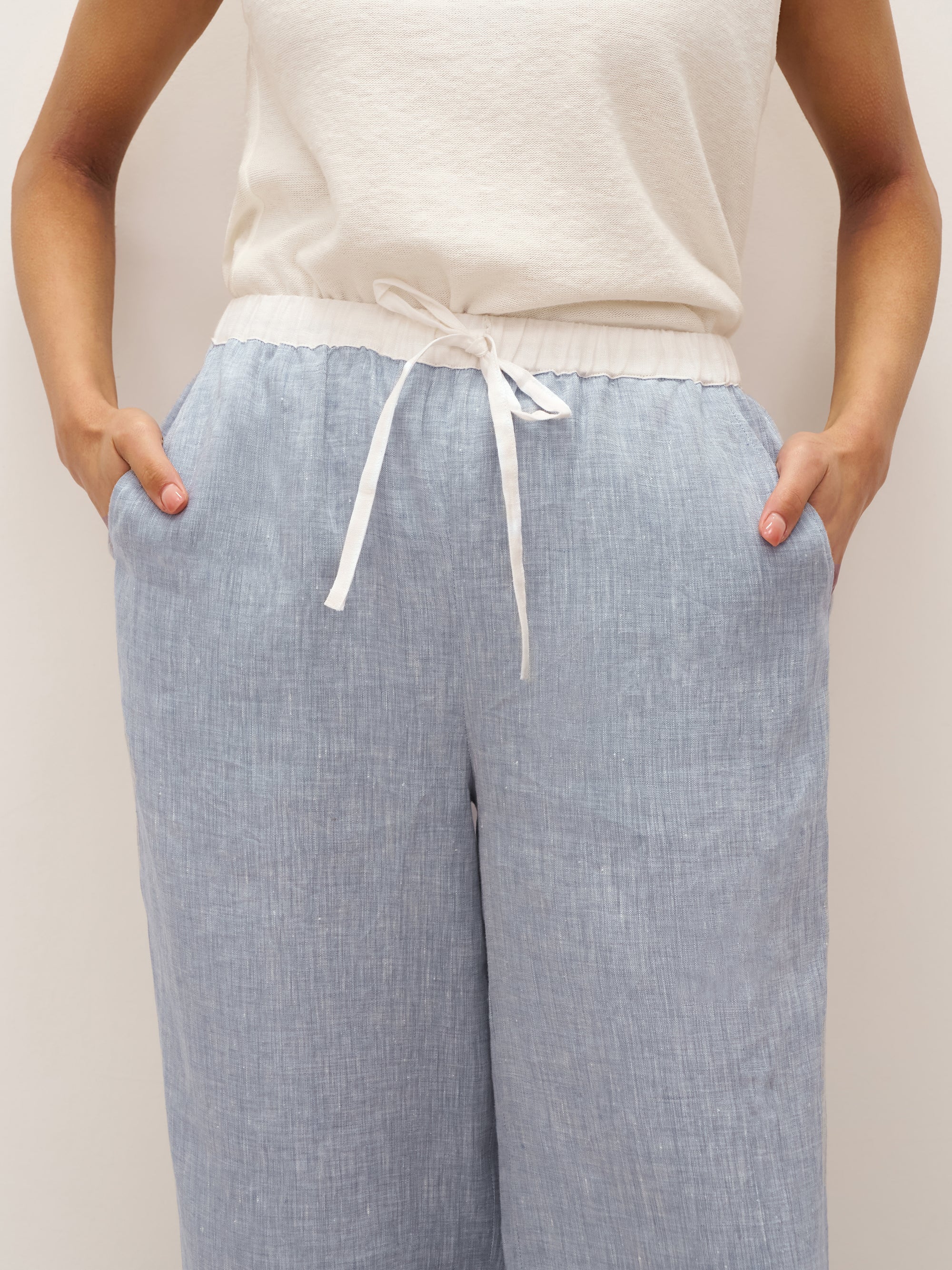 100% Linen Elastic Waist Straight-Leg Trousers JOURDAN by LINTICO