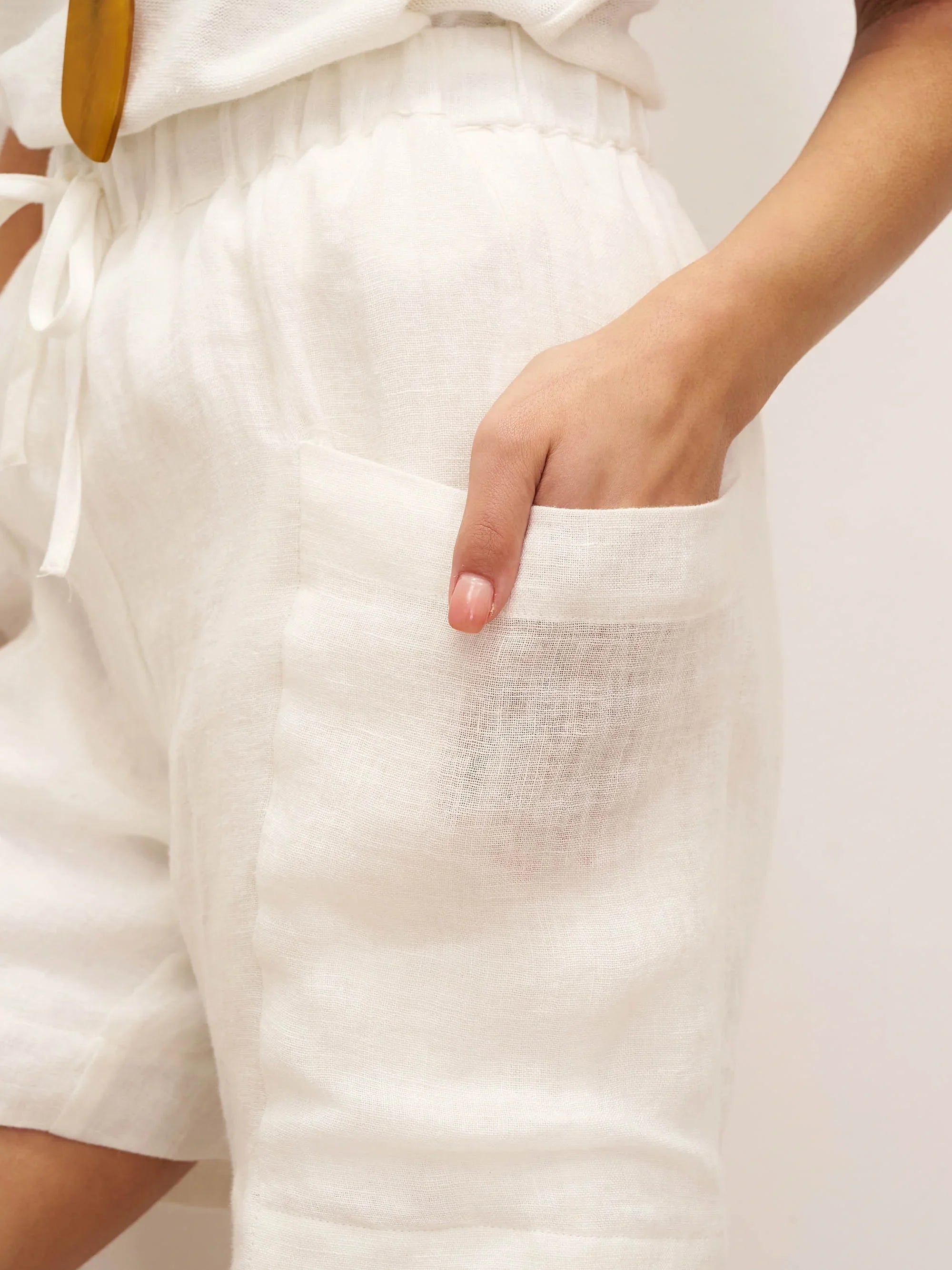 100% Linen Elastic Waist Drawstring Shorts with Pockets DELILAH by LINTICO