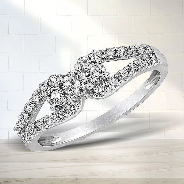 10K White Gold 1/2 Cttw Round Cut Diamond Three Stone Split Shank Band Ring (H-I Color, SI1-SI2 Clarity) - Size 6 by Bids.com