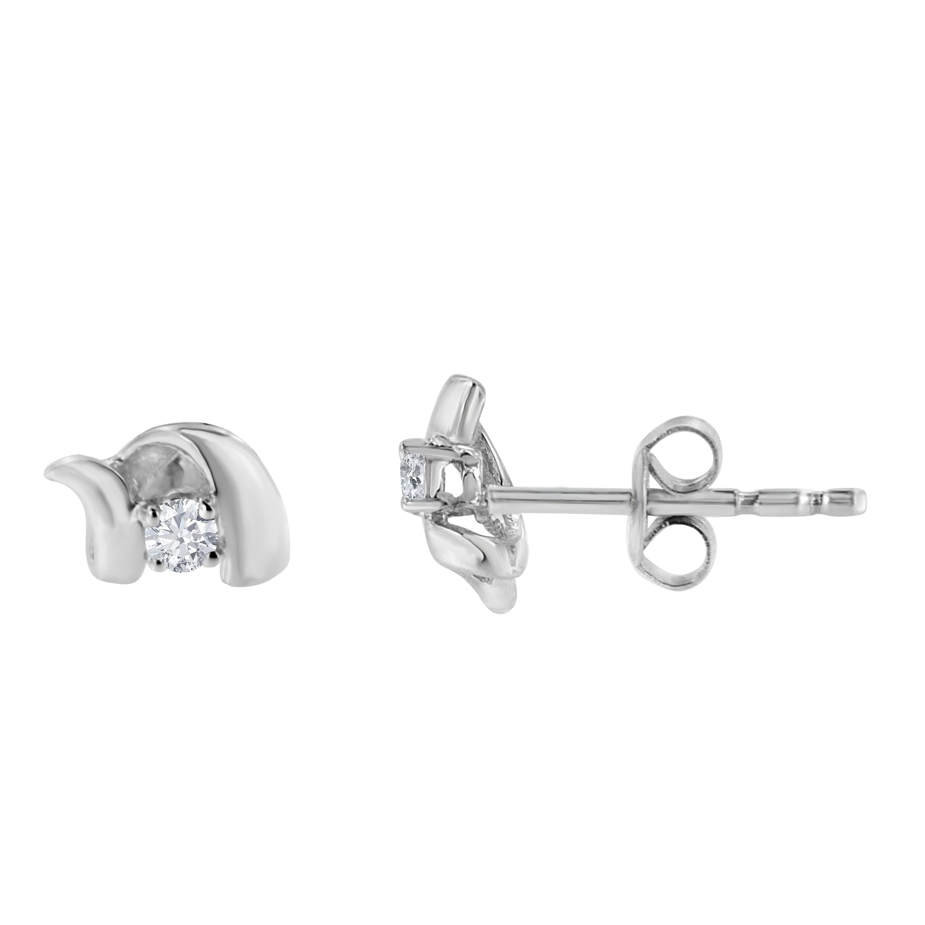 .925 Sterling Silver Round Cut Diamond Fashion Stud Earrings (0.10 cttw, I-J Color, I2-I3 Clarity) by Bids.com