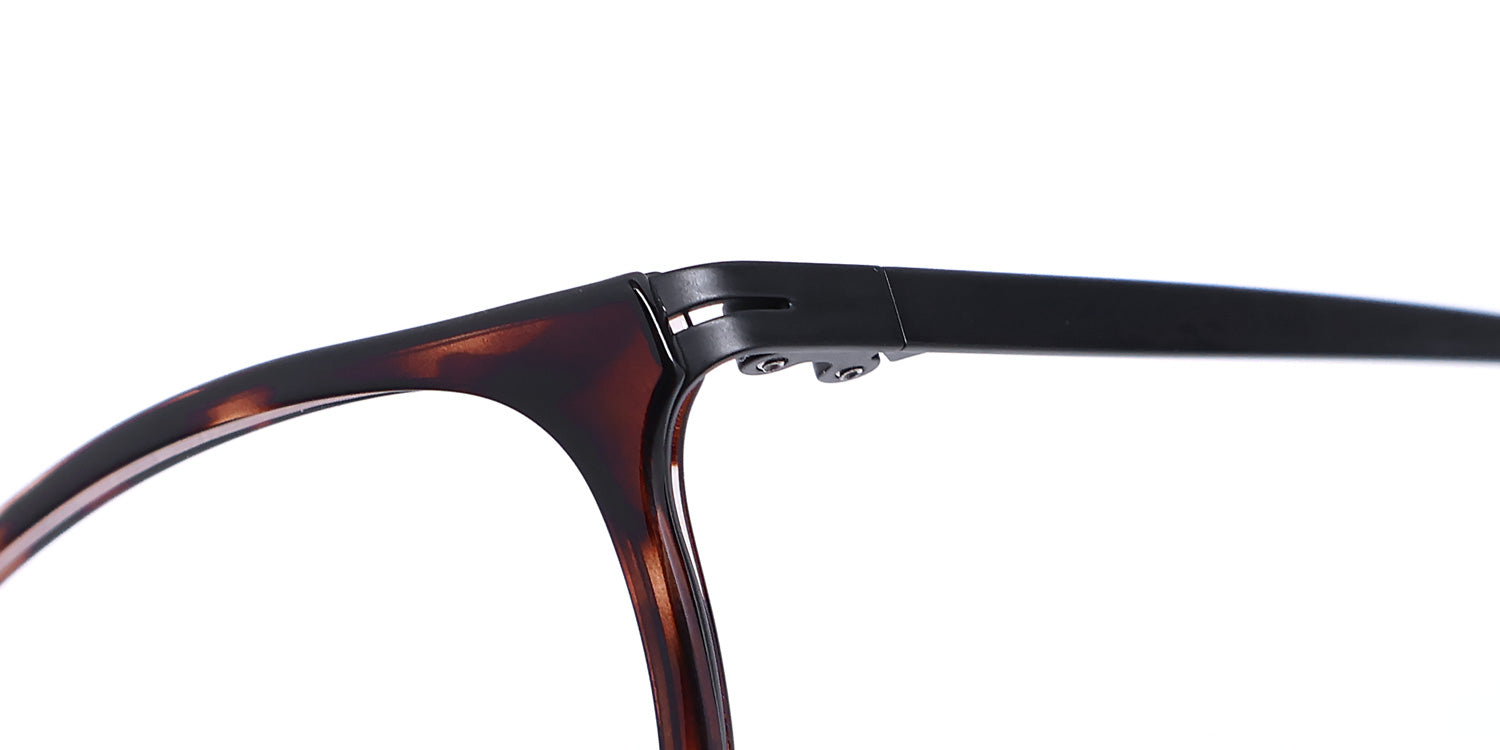 Isaac Mizrahi 30001 Eyeglasses  DestGlow