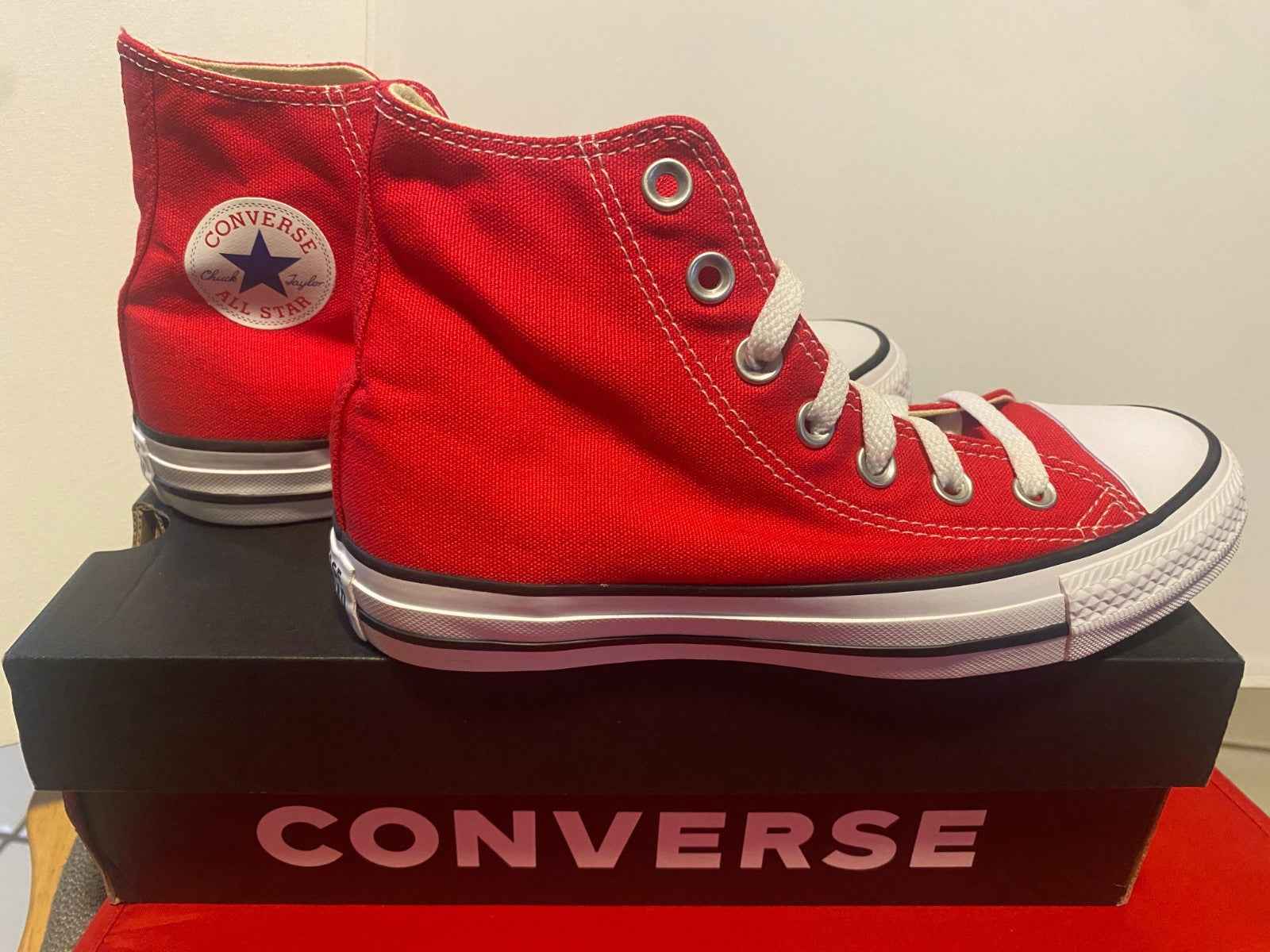 *NEW* Unisex CONVERSE Chuck Taylor ALL STAR HIGH TOP Red (M9621) Size 4 Men