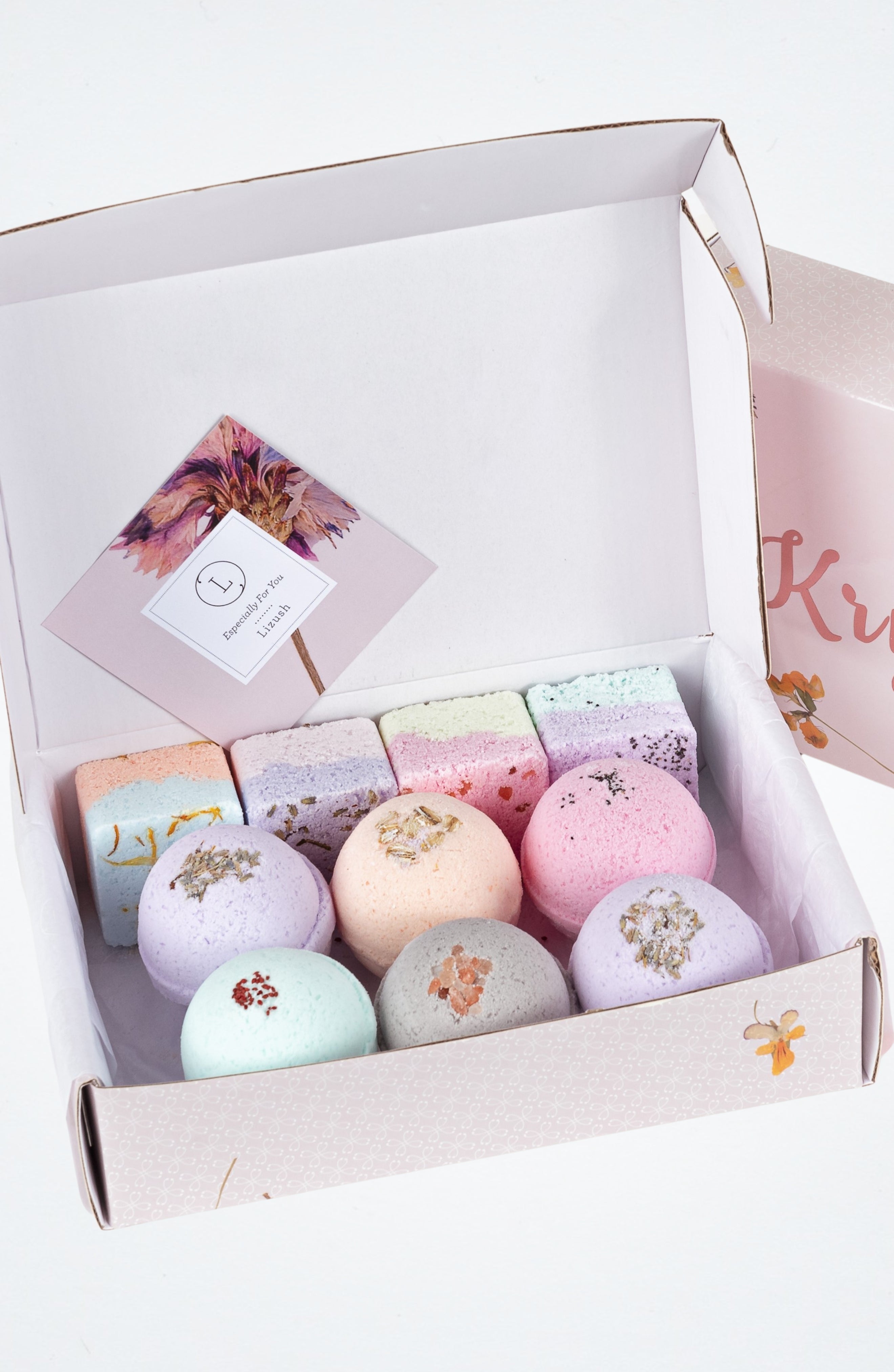 Natural Bath Bombs and Shower Steamers Gift Set - for anyone that like to Bath and Shower by Lizush