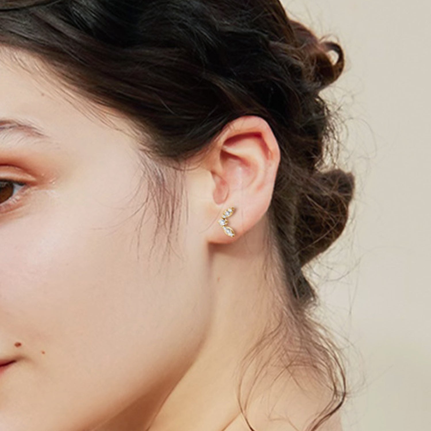 Sparkala™ Platinum-Plated Pure Sterling Silver Stud Earrings - DestGlow