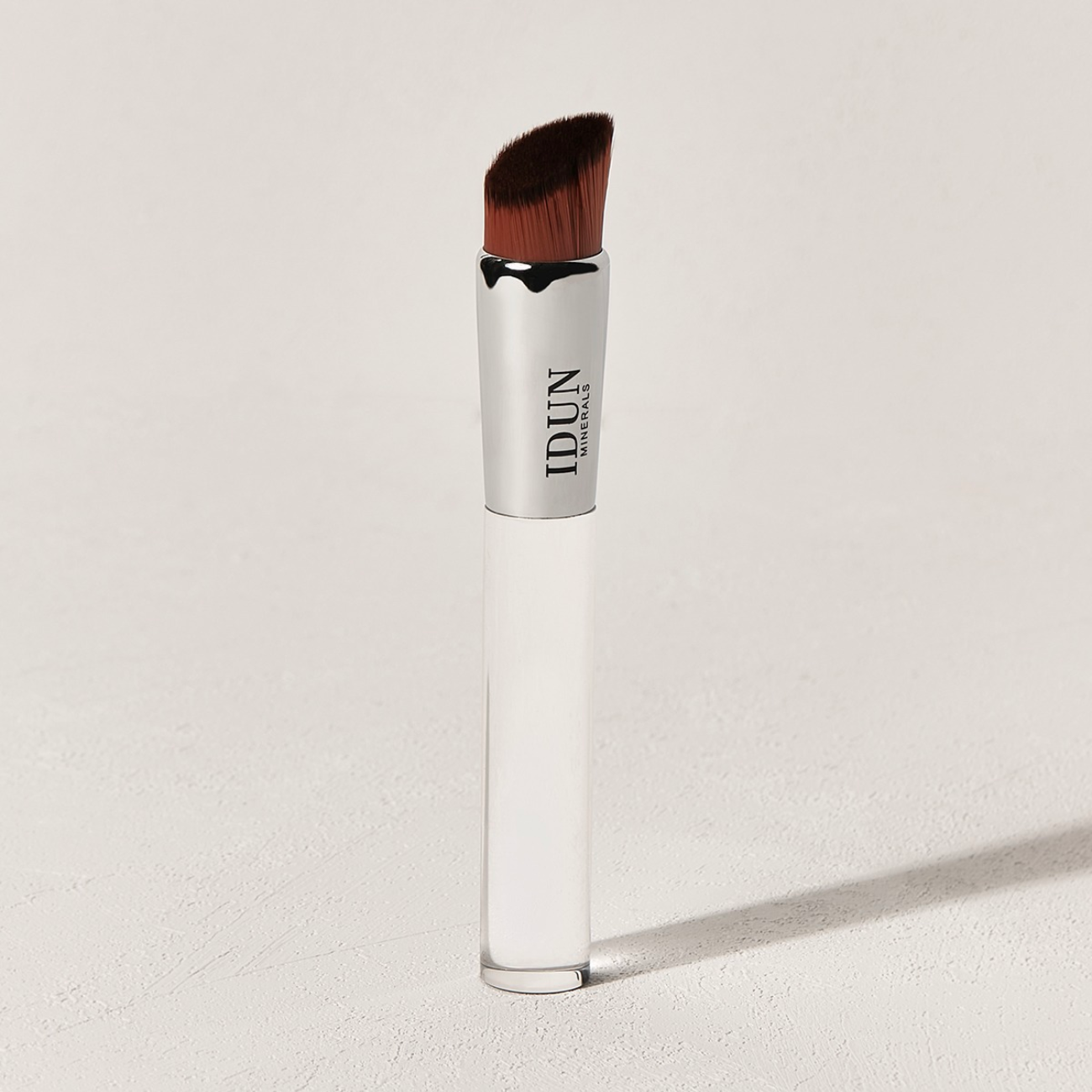 LIQUID FOUNDATION BRUSH by IDUN Minerals Inc.