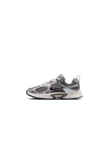 Nike (Ps) V5 Runner - Cave Stone by Denim Exchange