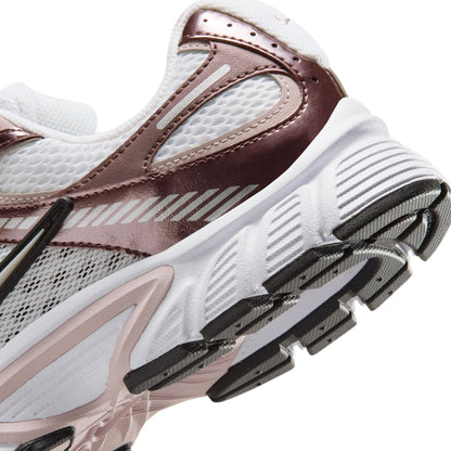 Nike Womens V5 RNR - White/Metallic Platinum by Denim Exchange