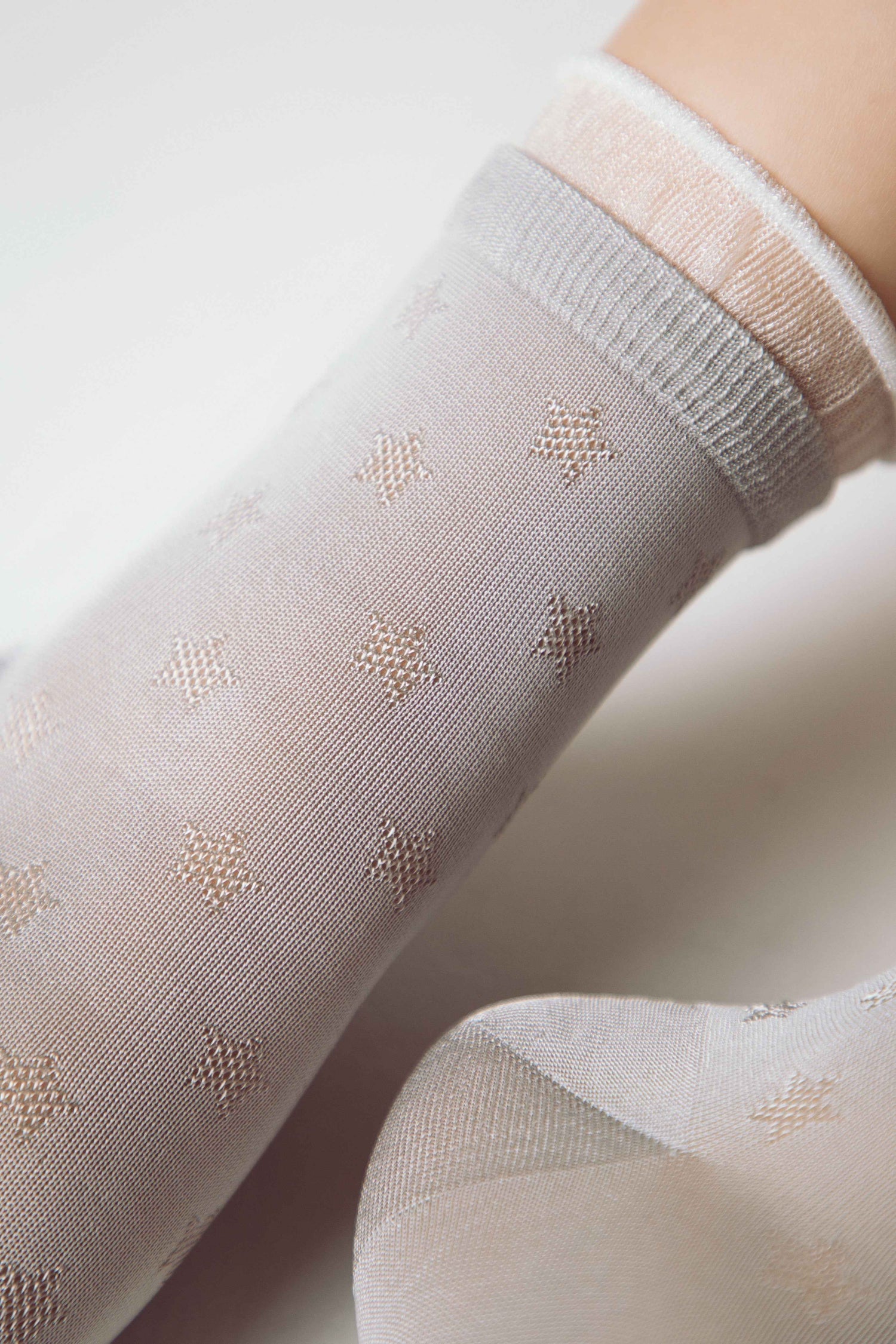 Conte Socks Classic - 491 Glossy Pattern and Decorative Transparent Mesh