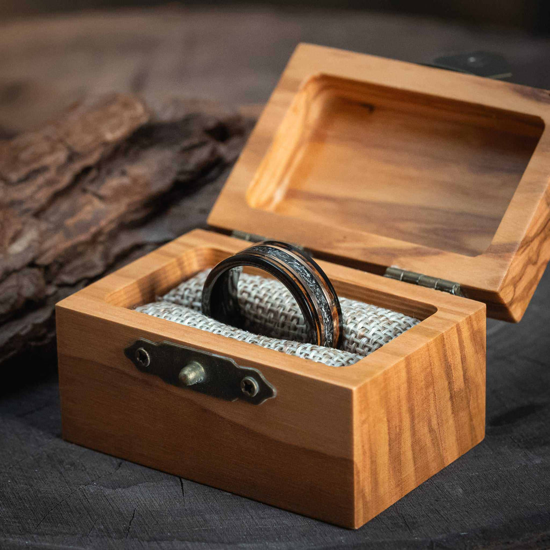 Meteorite x Burnt Whiskey Barrel Wood Black Tungsten Ring - DestGlow