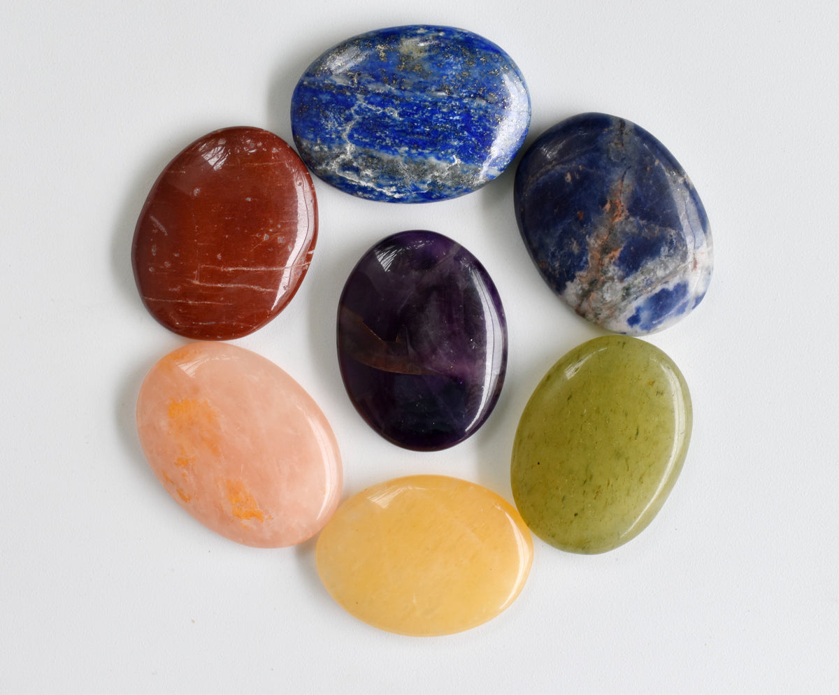 7 Chakra Crystals Worry Stones Set with Wooden Grid Plate, Selenite Log  DestGlow