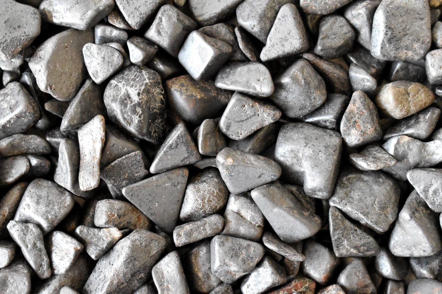 Hematite Gemstone Chips (Balance and Support The Healing Of Your Body)  DestGlow