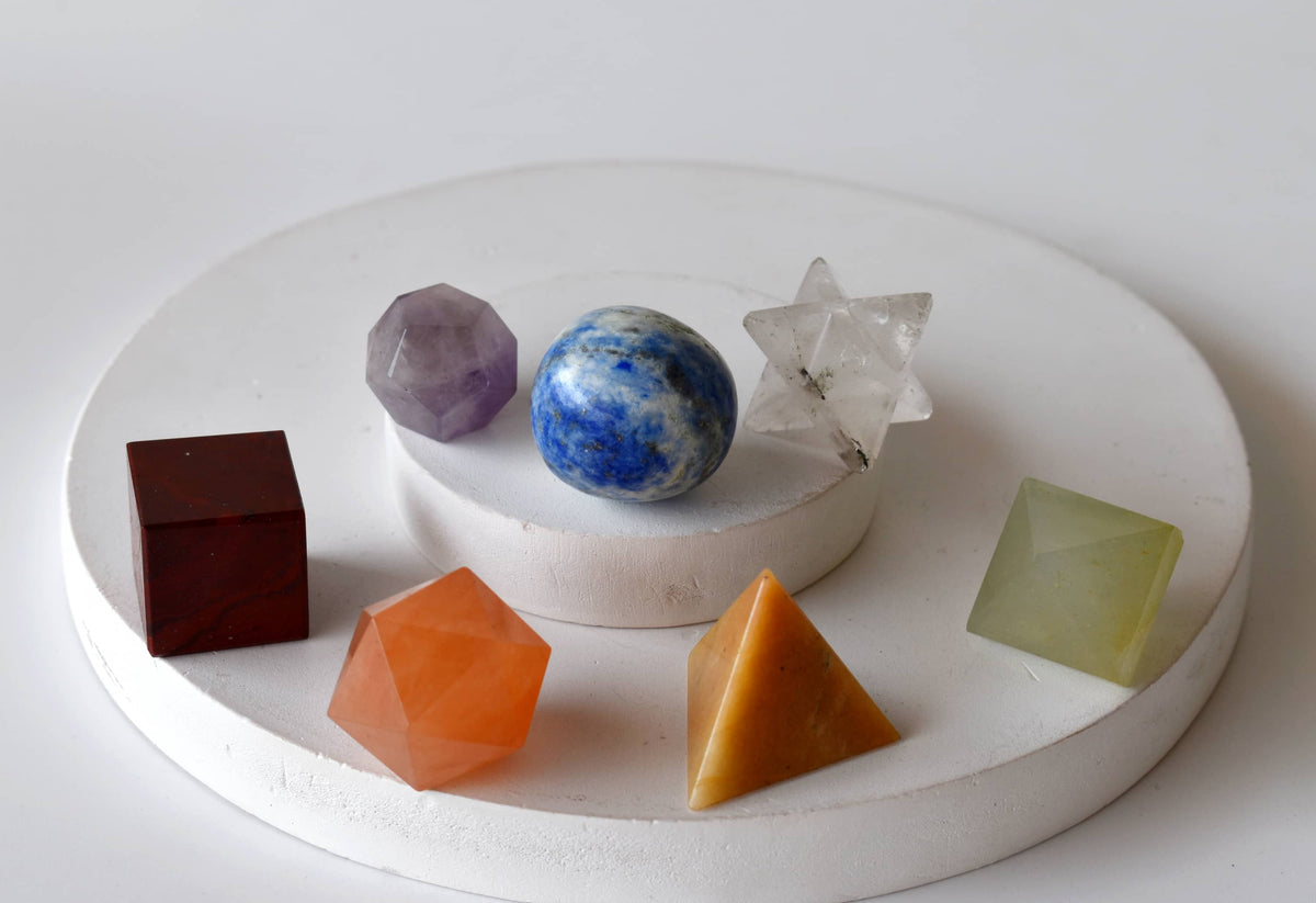 Chakra Crystals Geometric Set, 7 Chakra Plato Stones with Wooden Grid Plate, Selenite Log  DestGlow