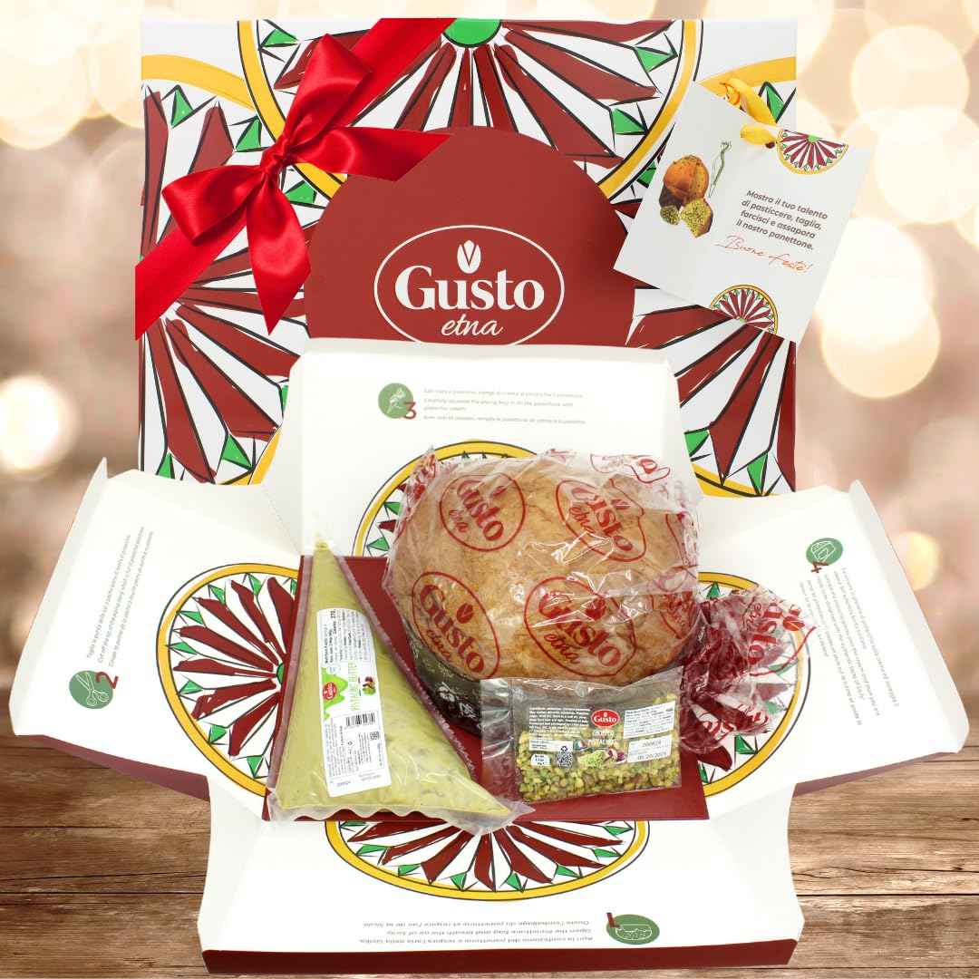Gusto Etna, Italian Panettone with Pistachio Cream and pistachio chopped