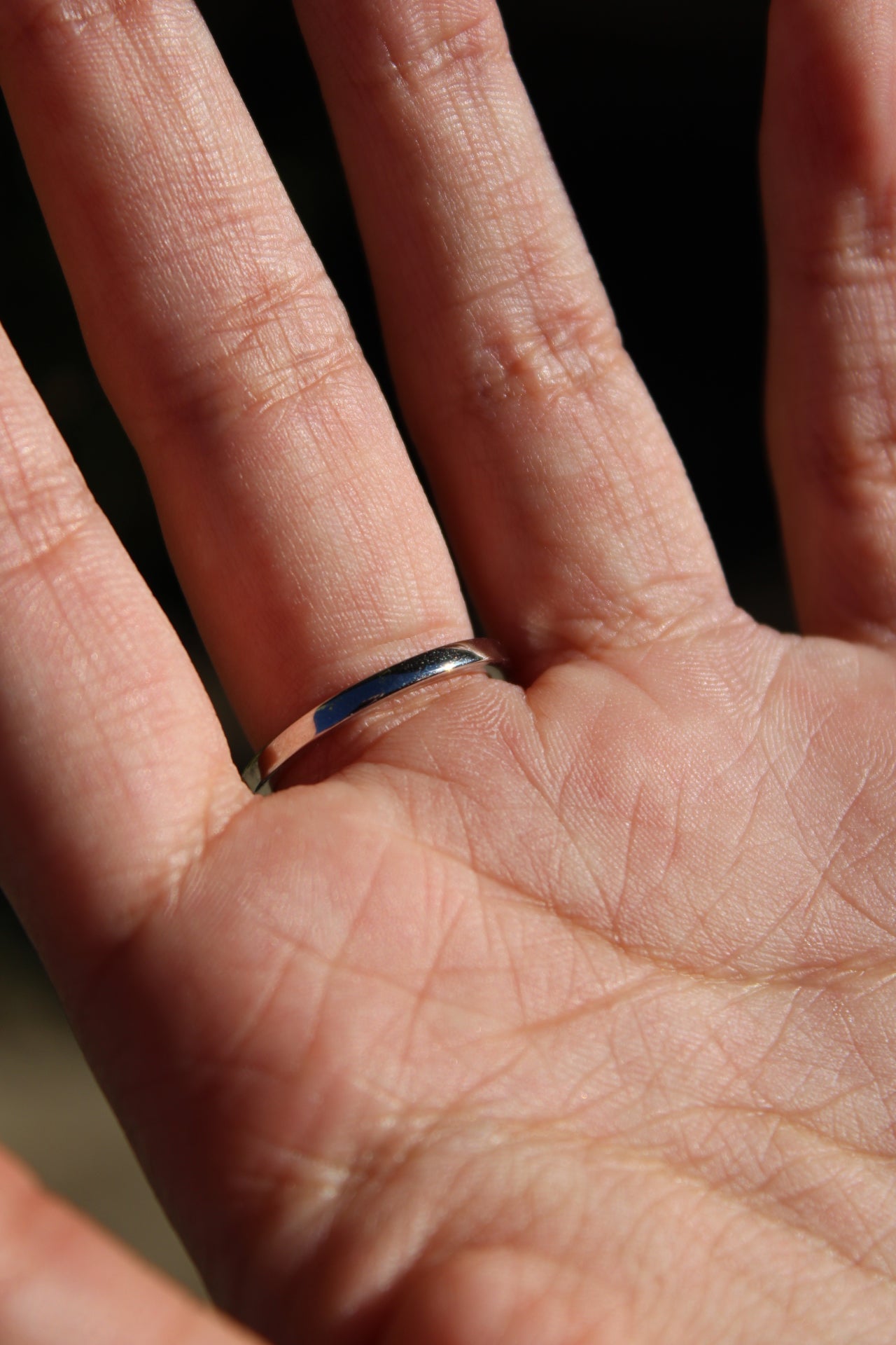 1.8mm Moissanite V Curve Ring in 925 Sterling Silver - DestGlow