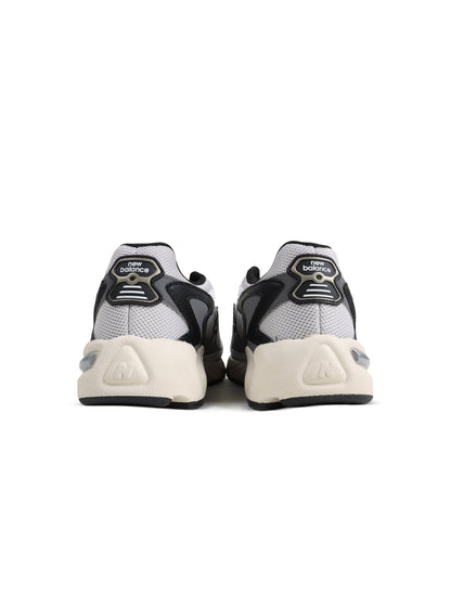 New Balance Mens 725 - Matter Black by Denim Exchange