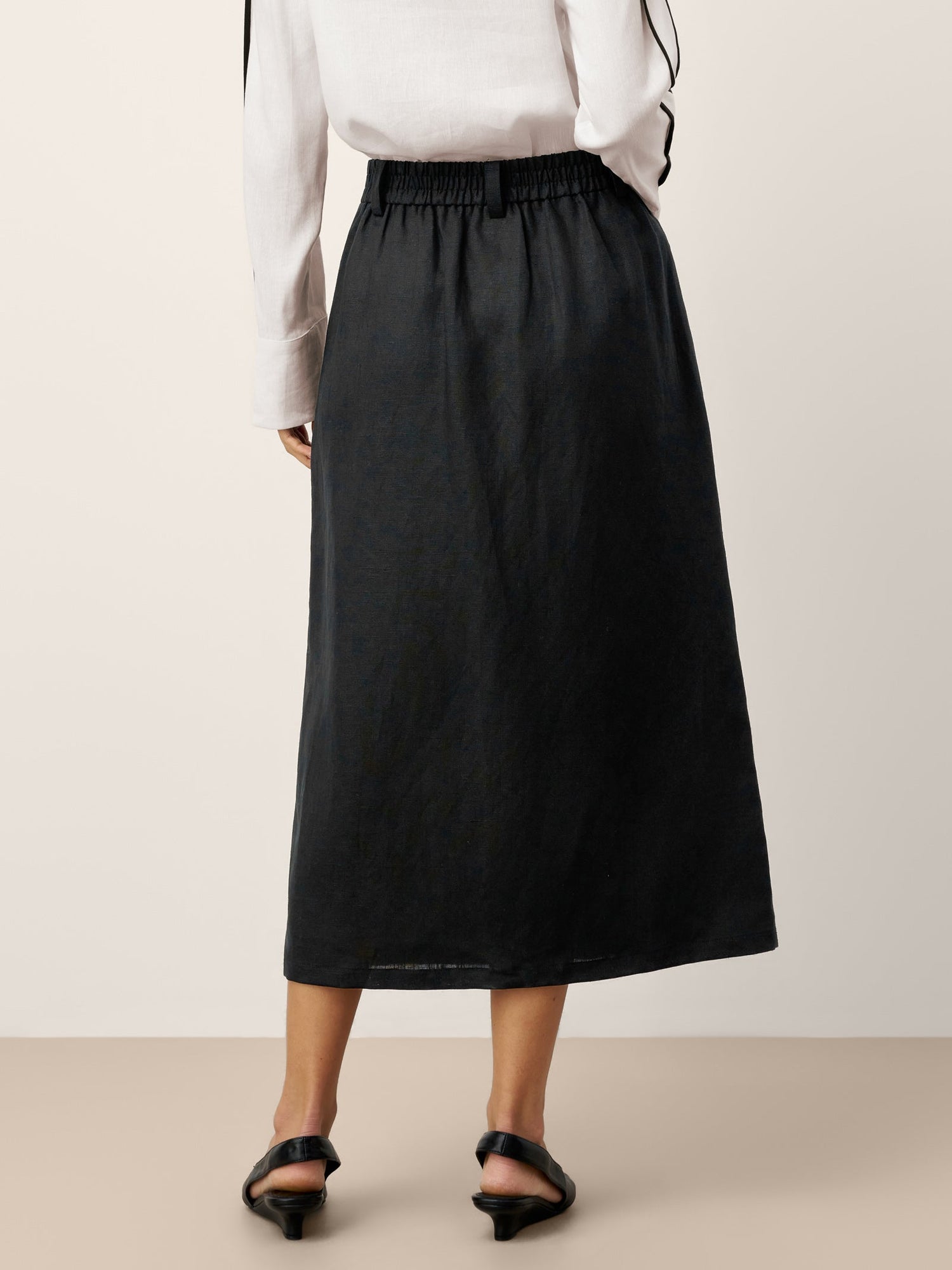 Linen-Lyocell Patch Pocket Placket Skirt LYRA by LINTICO