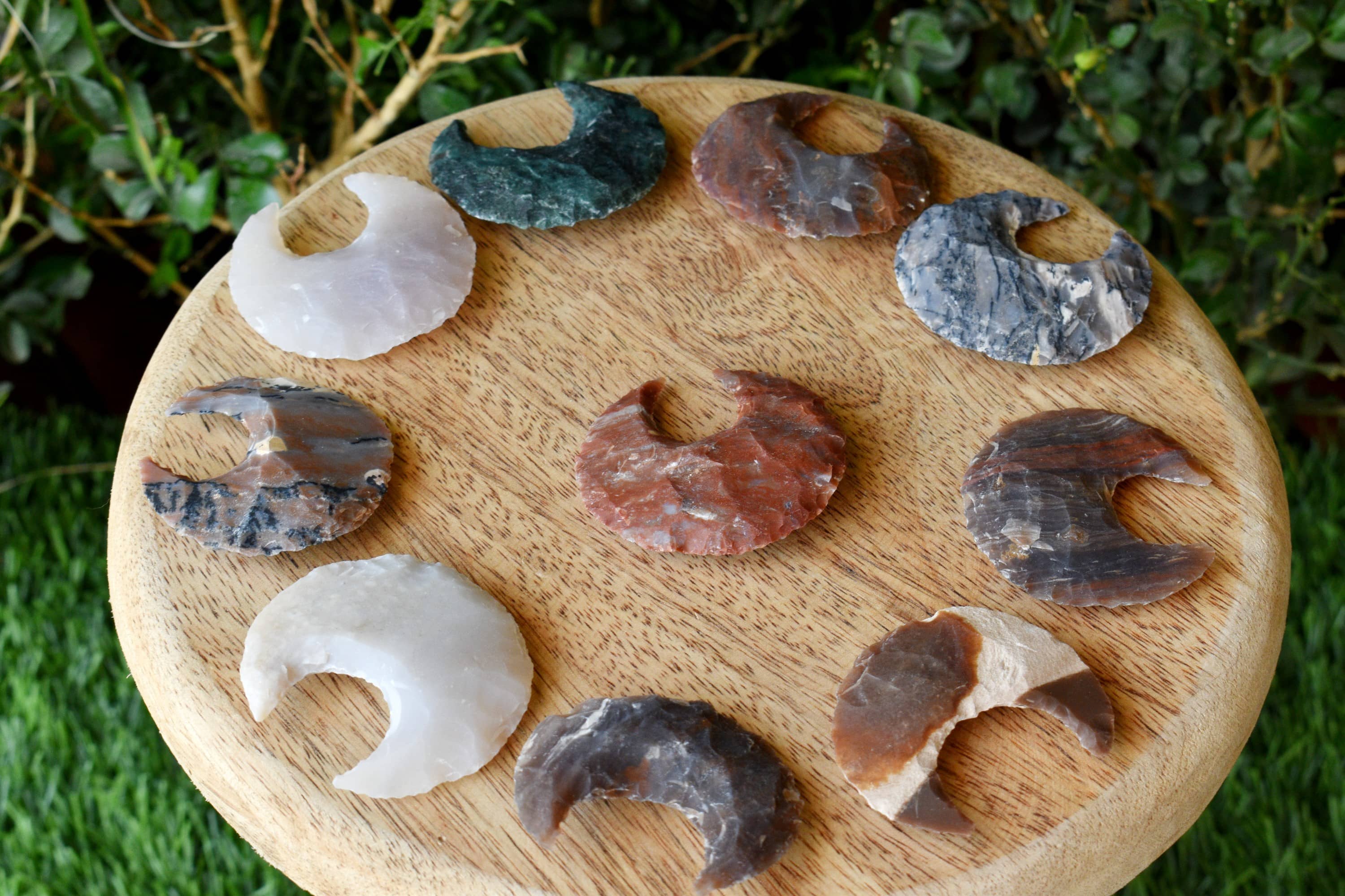 1" Fancy Jasper Moon Arrowhead Point, Indian Agate Spearhead Points  DestGlow