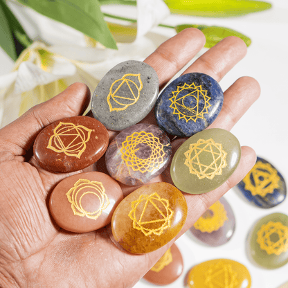 Chakra Crystals Set, Oval Reiki 7 Chakra Stones Set, Wooden Grid Plate, Selenite Log
